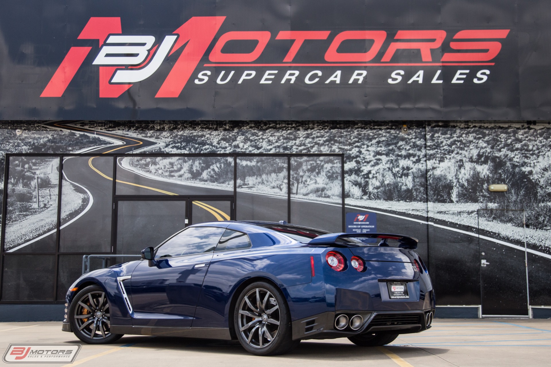 Used-2015-Nissan-GT-R-Premium