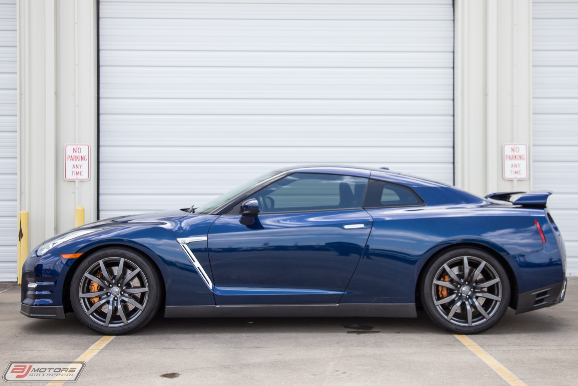 Used-2015-Nissan-GT-R-Premium