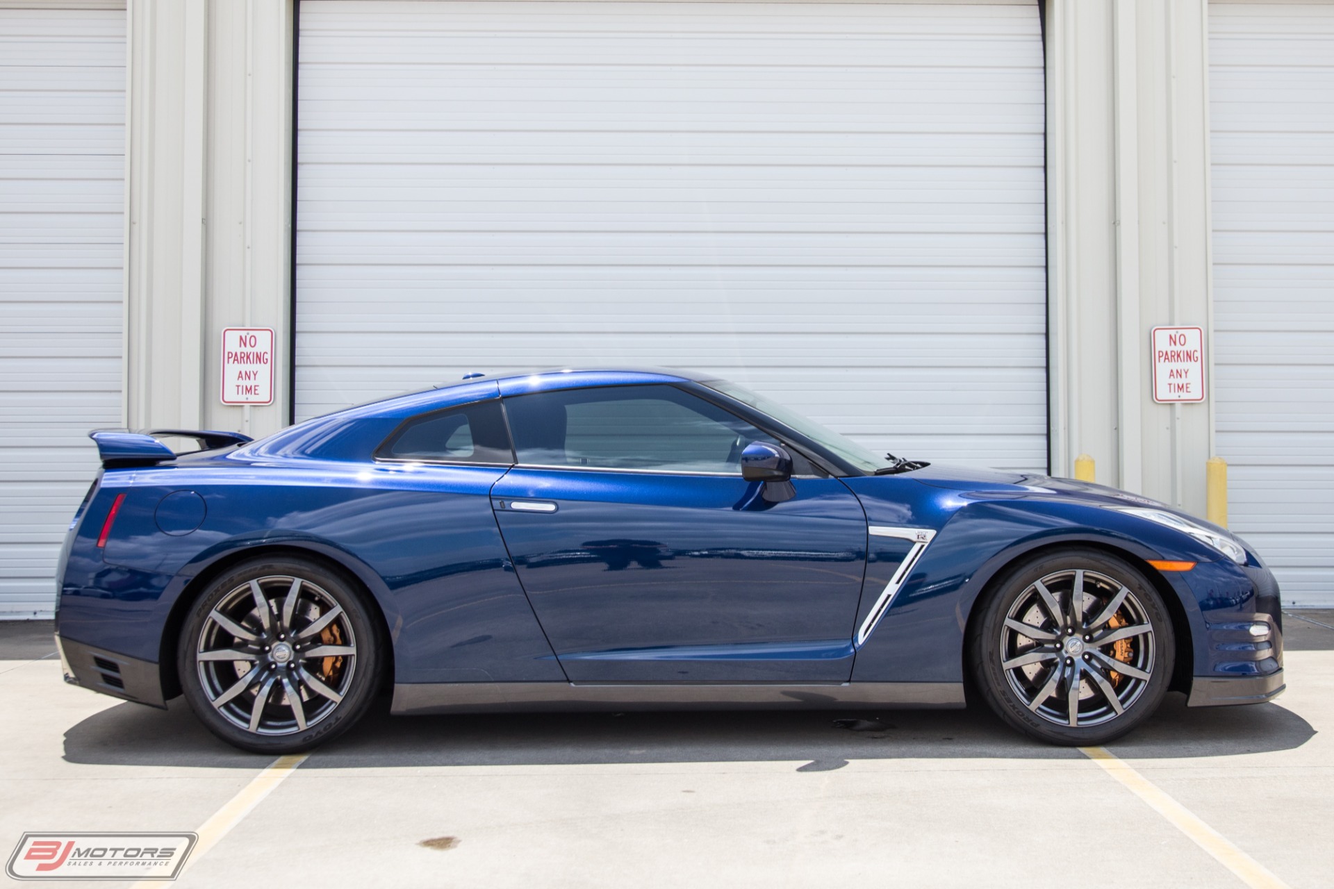 Used-2015-Nissan-GT-R-Premium