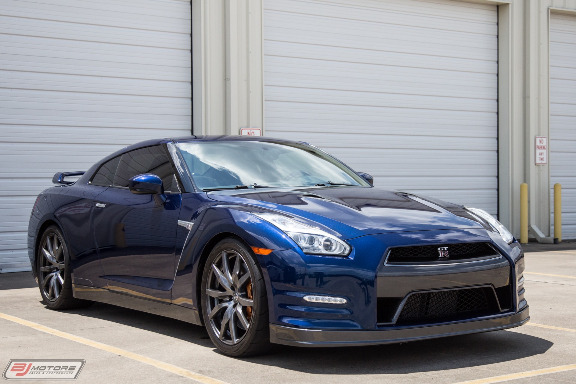 Used-2015-Nissan-GT-R-Premium