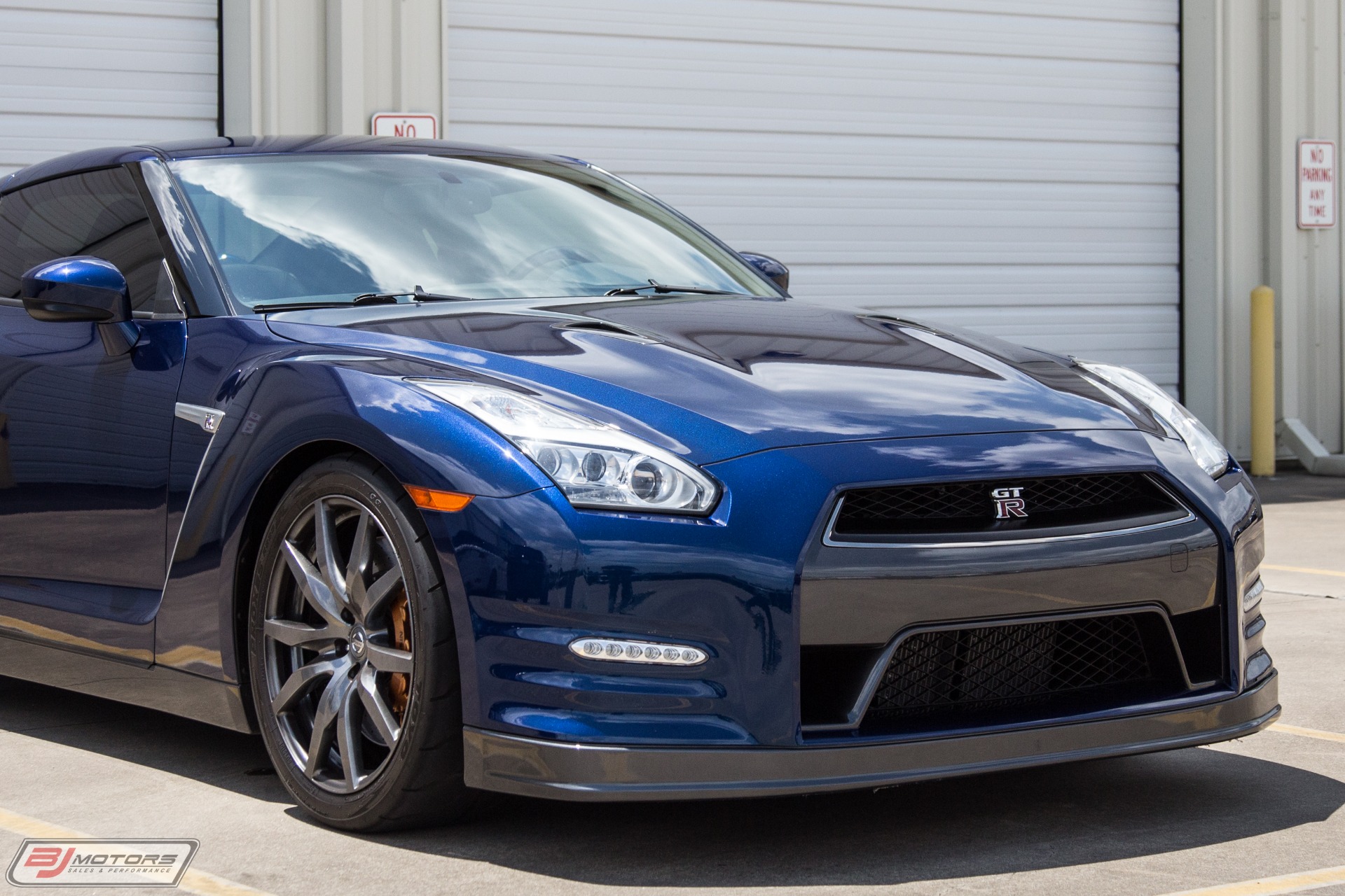 Used-2015-Nissan-GT-R-Premium