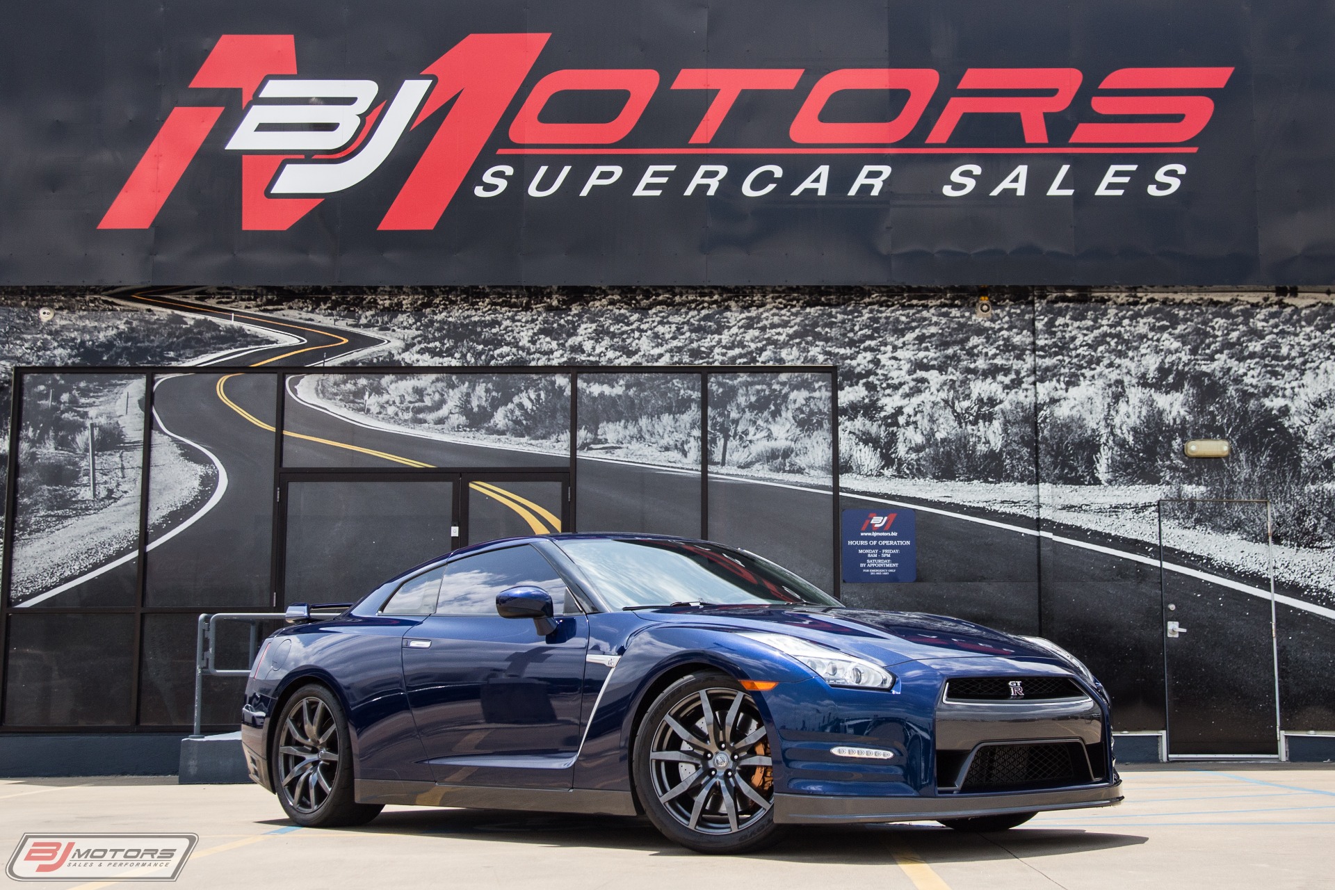 Used-2015-Nissan-GT-R-Premium