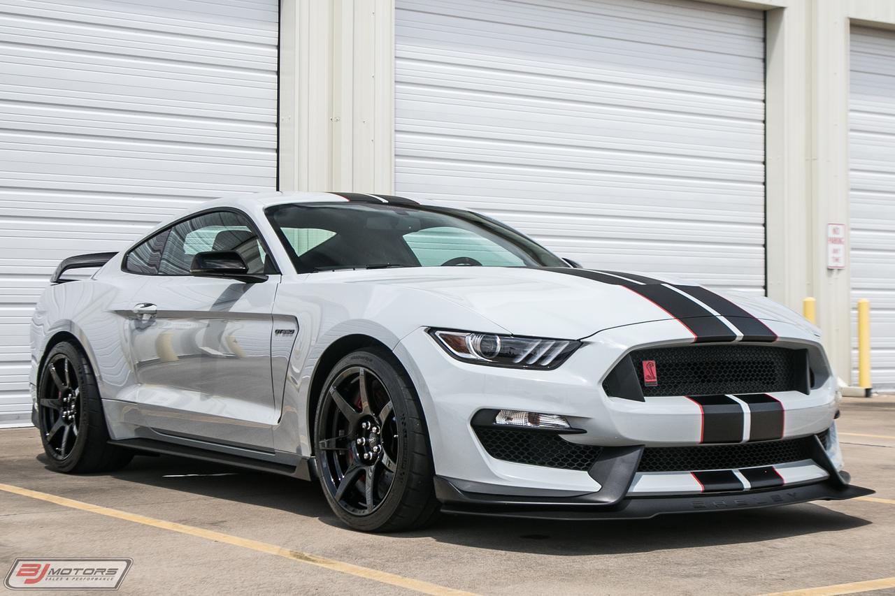 Used-2016-Ford-Mustang-Shelby-GT350R