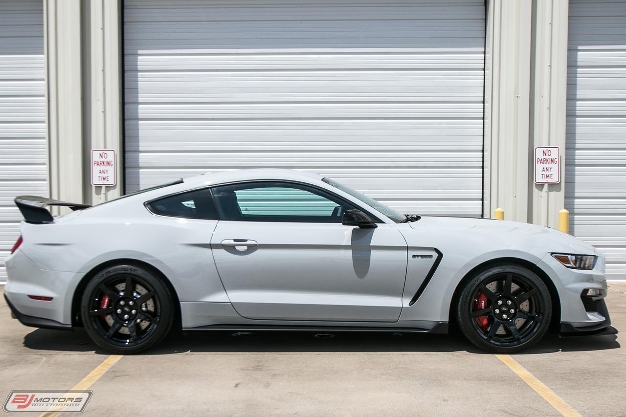 Used-2016-Ford-Mustang-Shelby-GT350R