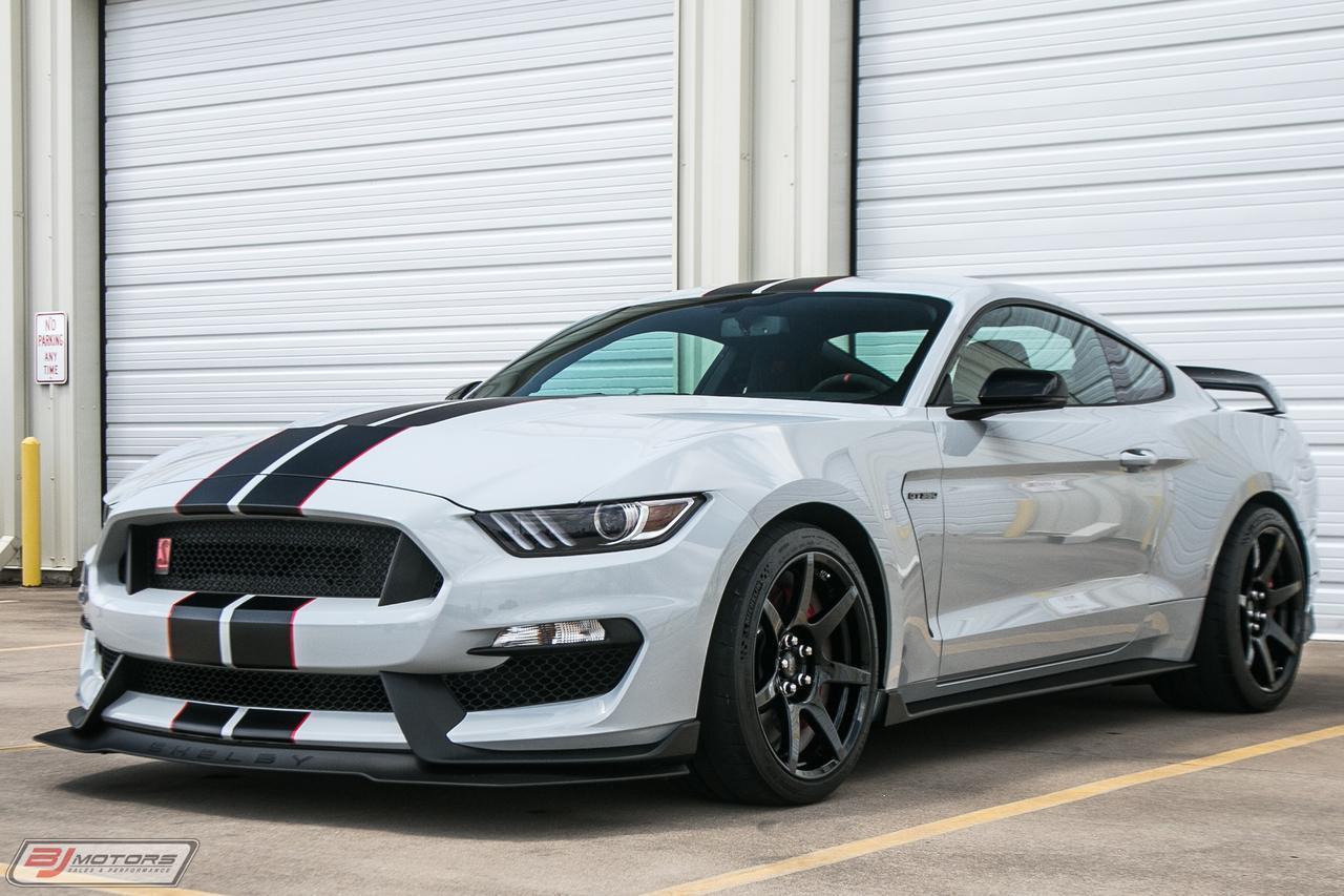 Used-2016-Ford-Mustang-Shelby-GT350R
