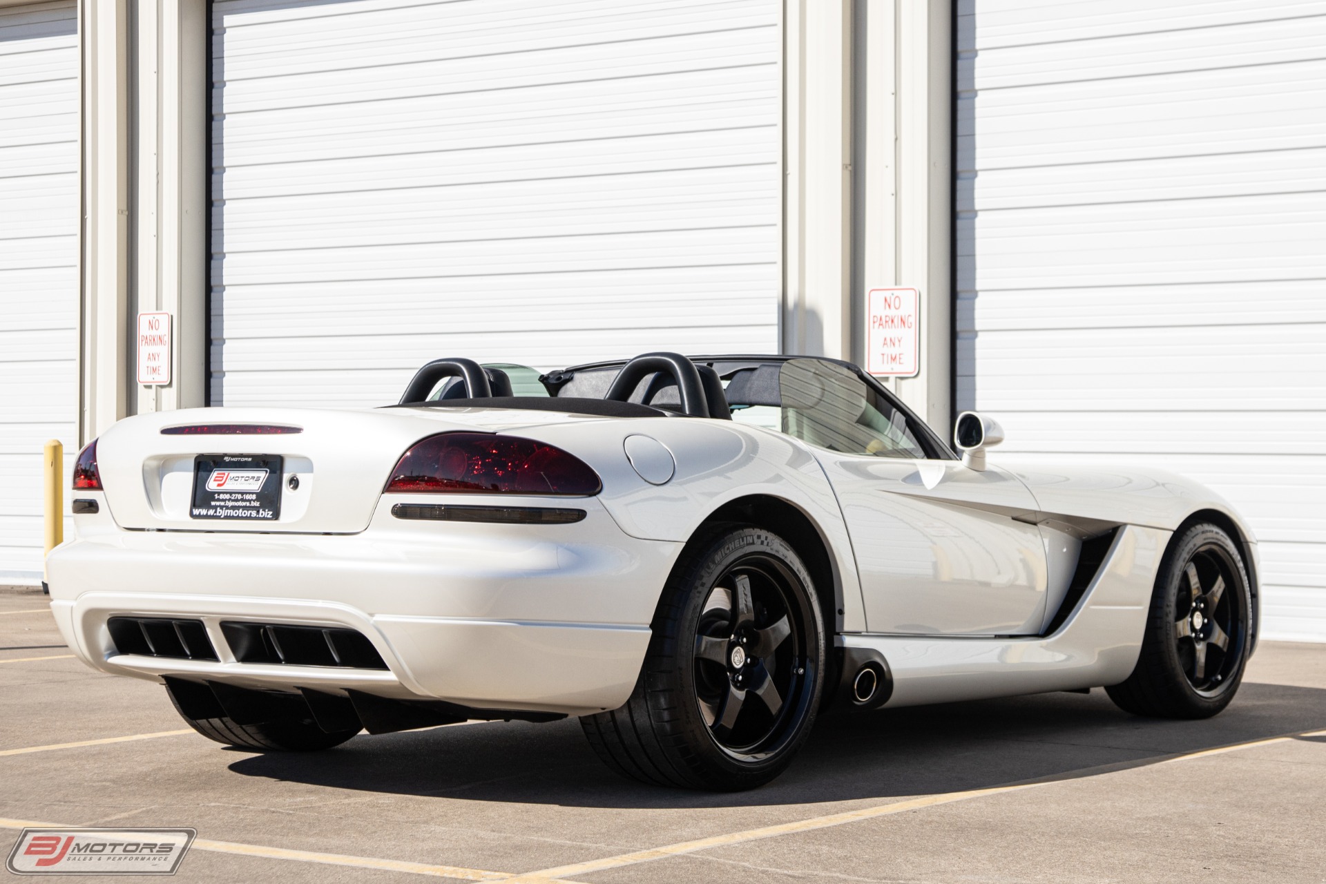 Used-2004-Dodge-Viper-SRT-10