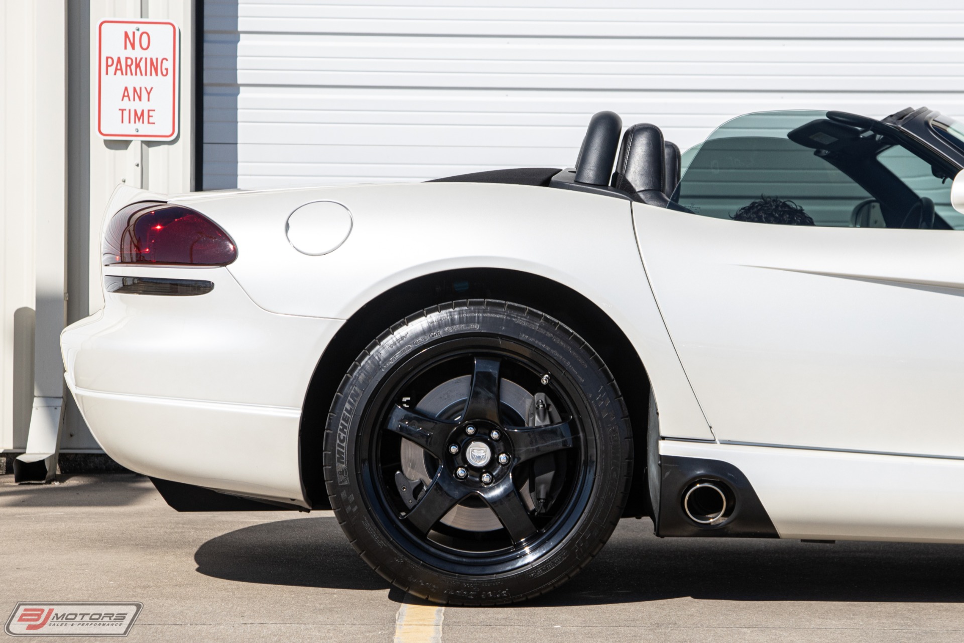 Used-2004-Dodge-Viper-SRT-10