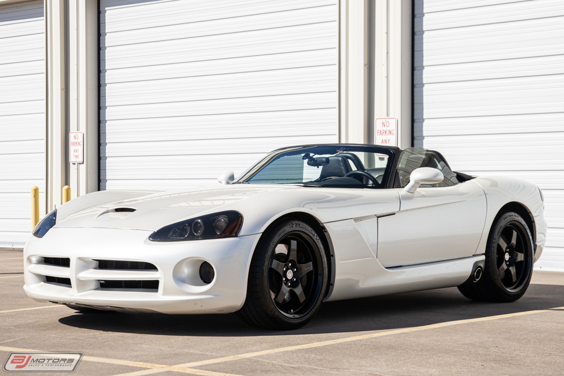 Used-2004-Dodge-Viper-SRT-10