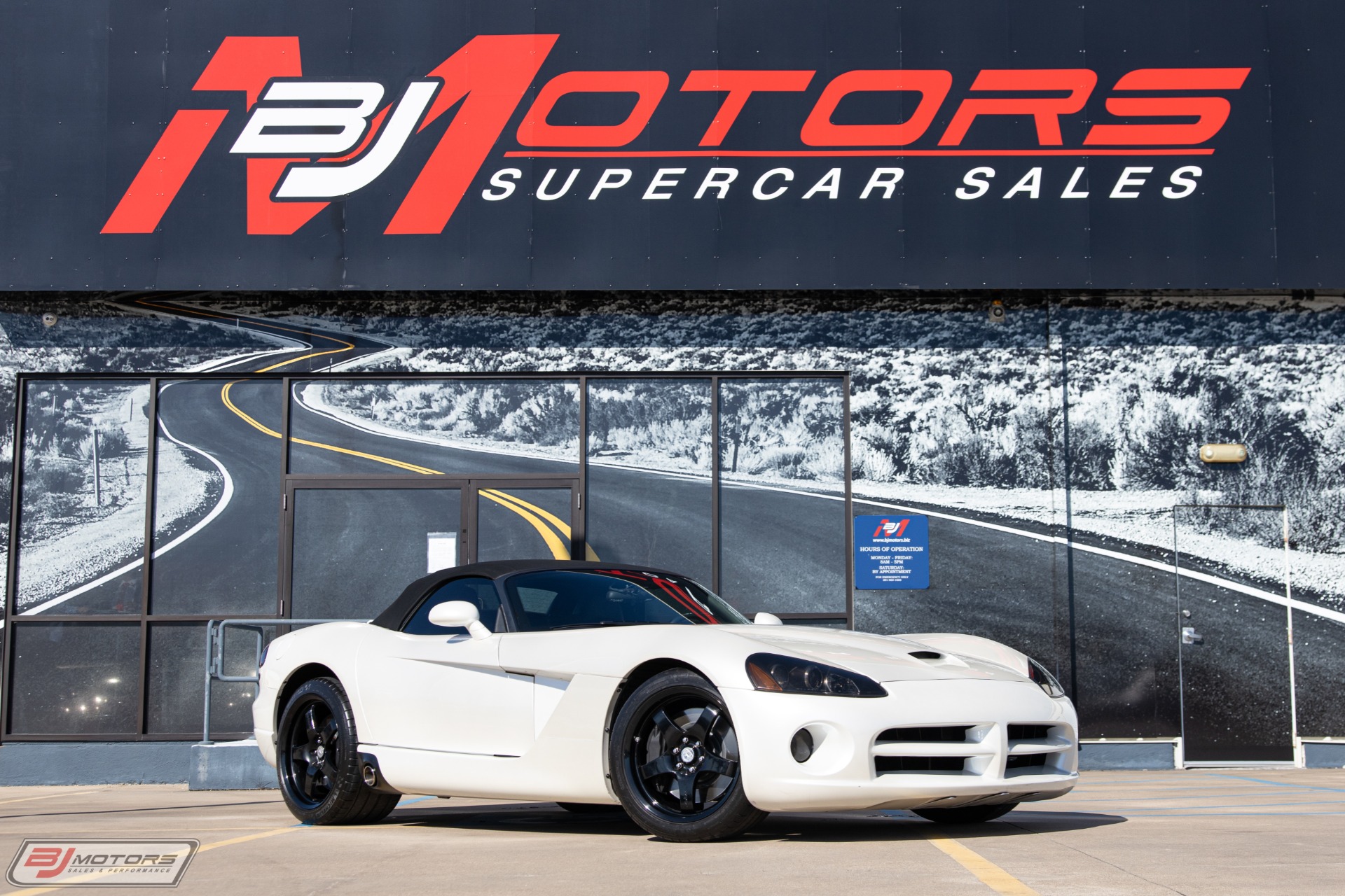 Used-2004-Dodge-Viper-SRT-10