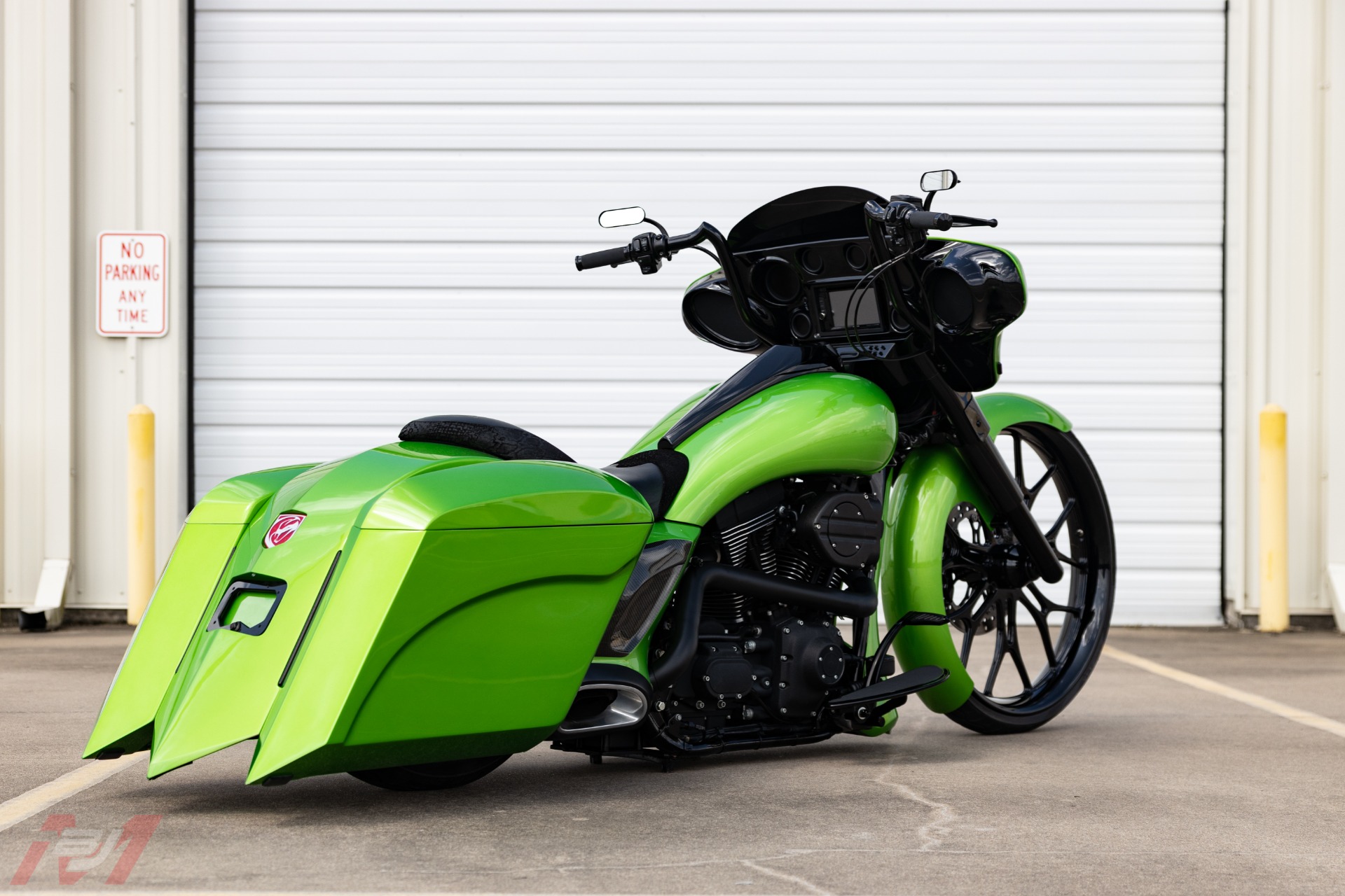 Used-2006-Harley-Davidson-Street-Glide-Custom-Viper-Bike