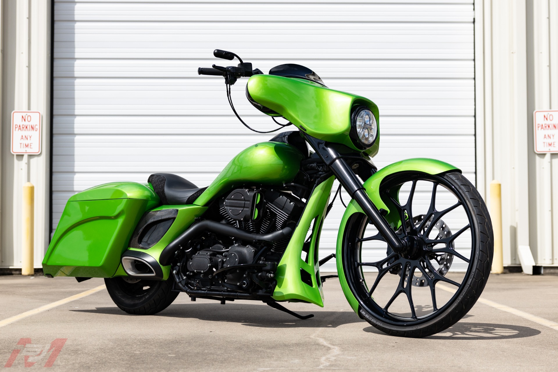 Used-2006-Harley-Davidson-Street-Glide-Custom-Viper-Bike