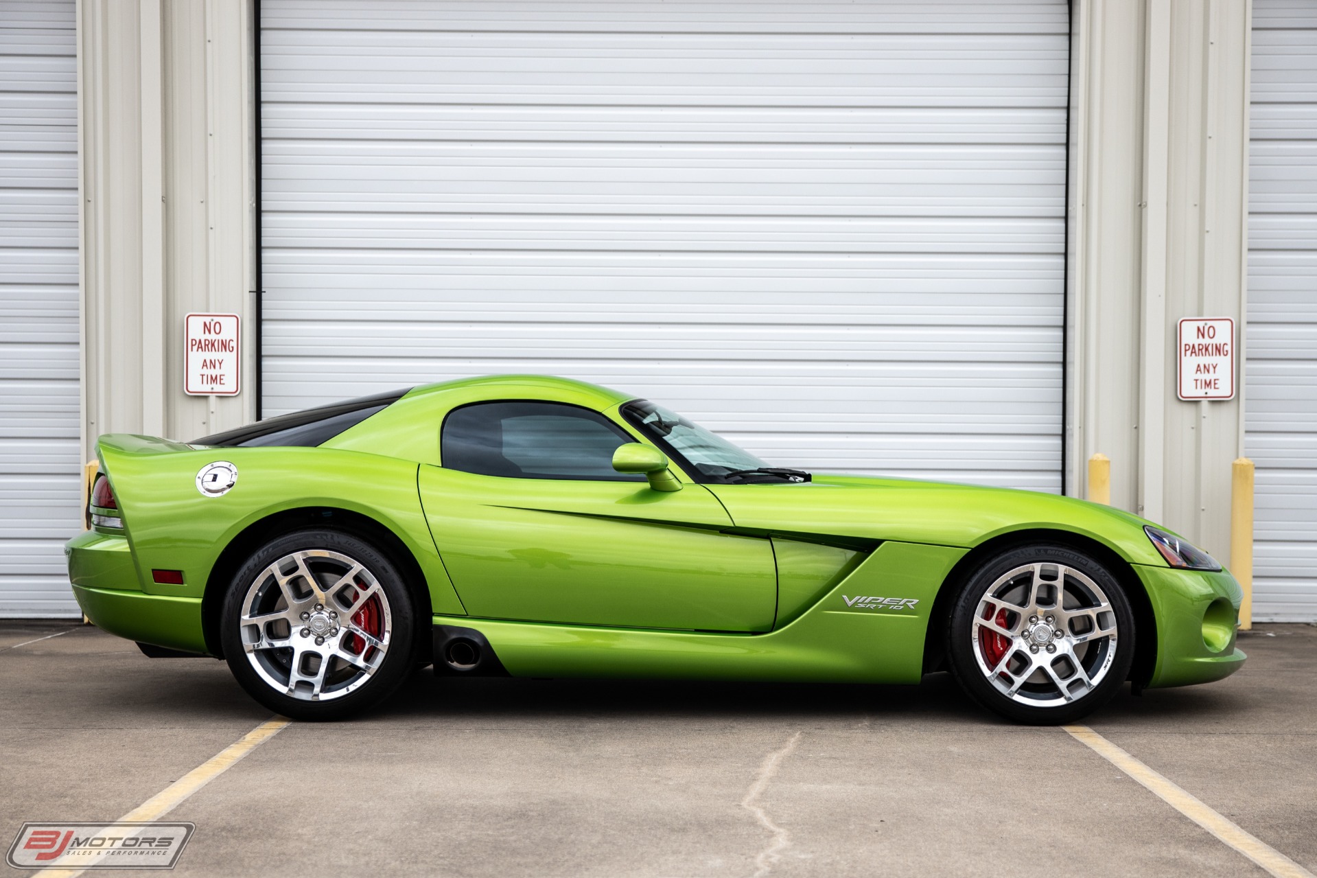 Used-2008-Dodge-Viper-SRT-10