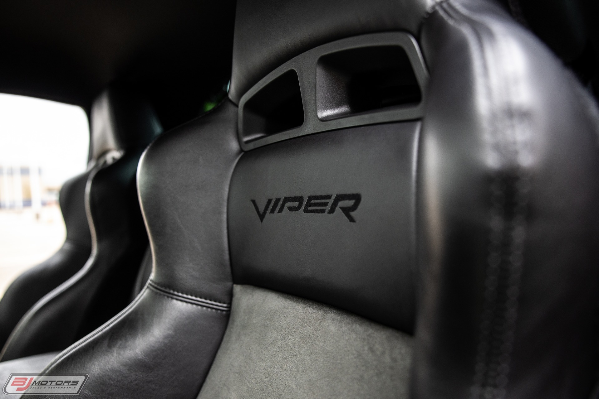 Used-2008-Dodge-Viper-SRT-10