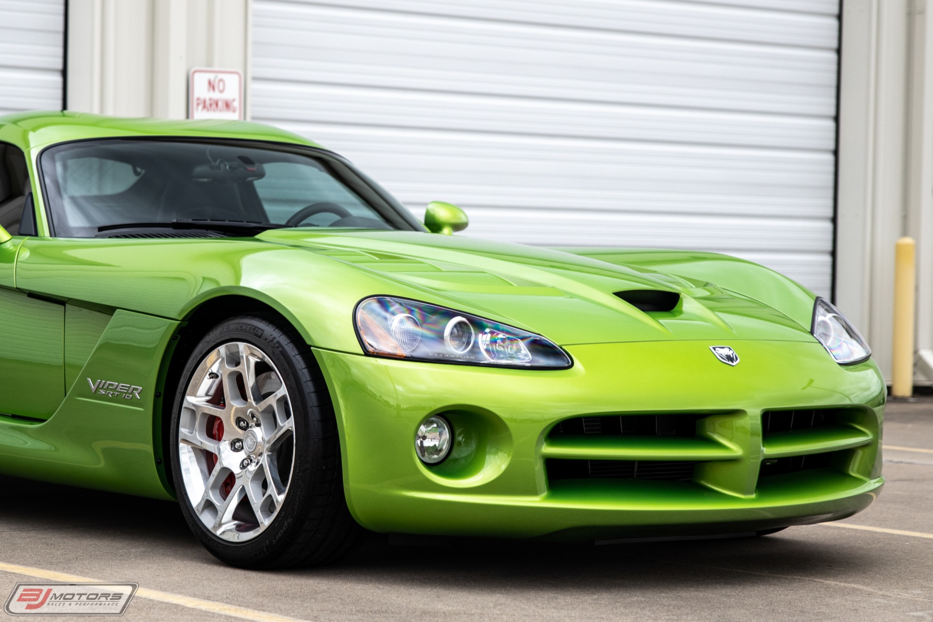 Used-2008-Dodge-Viper-SRT-10