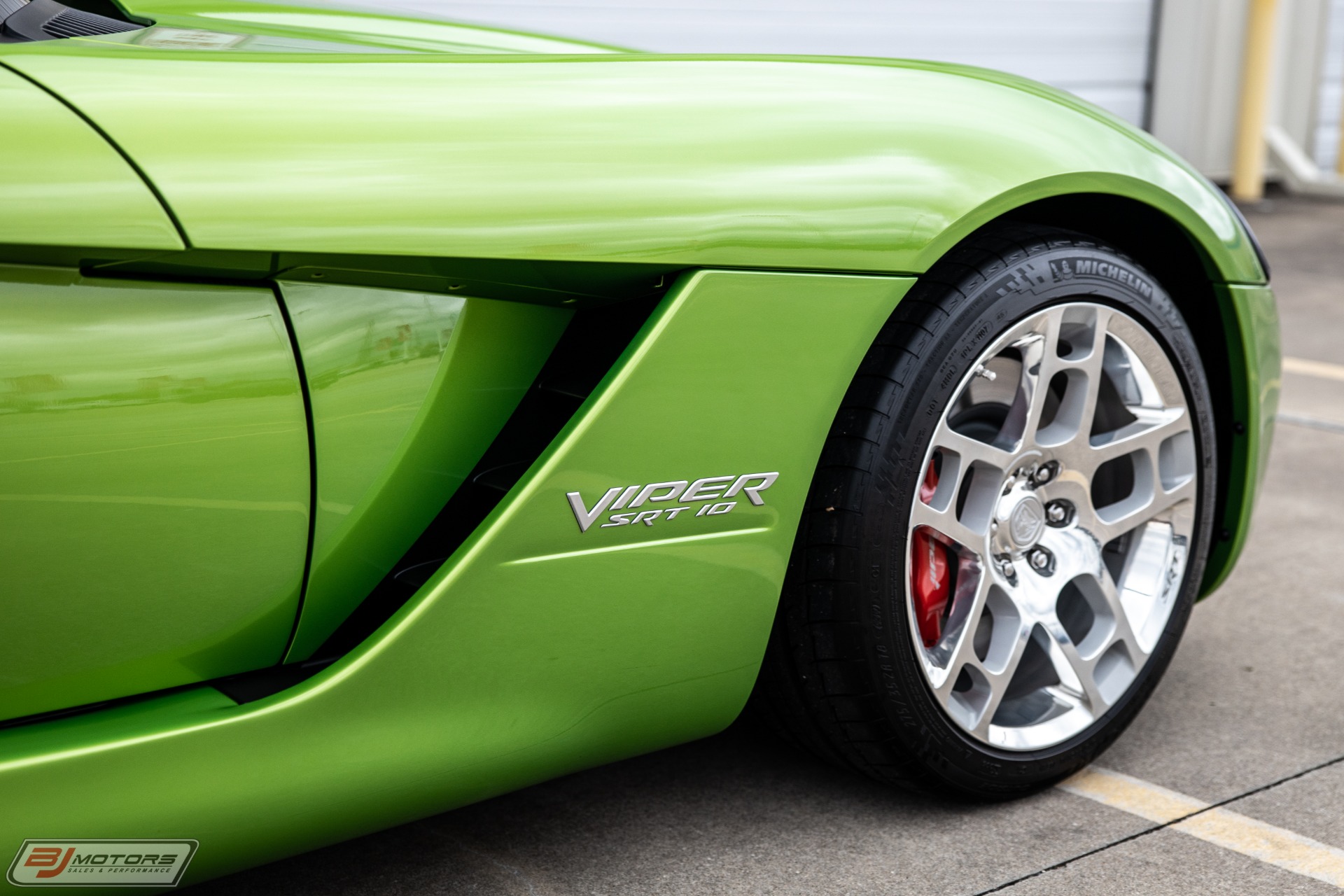 Used-2008-Dodge-Viper-SRT-10