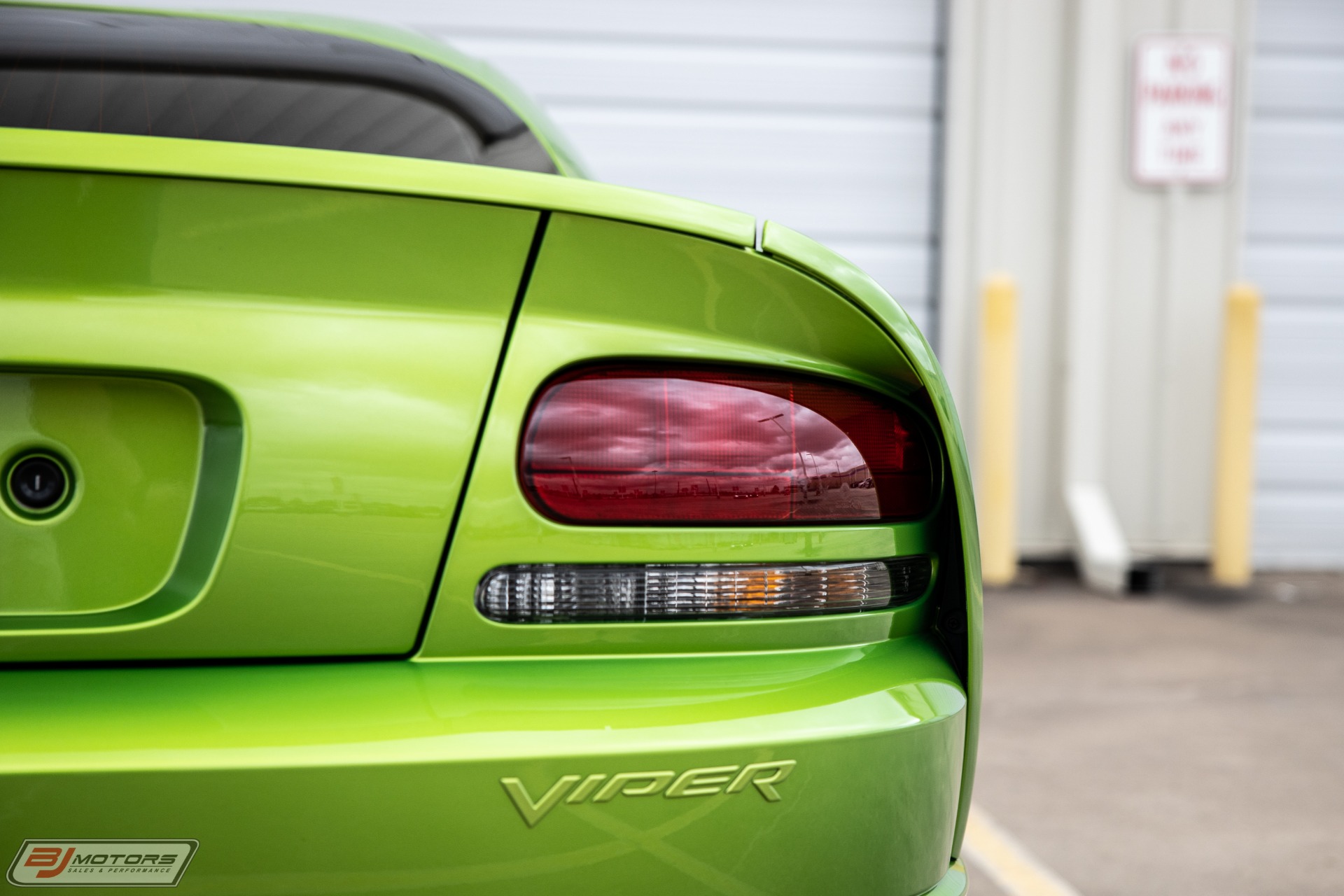 Used-2008-Dodge-Viper-SRT-10