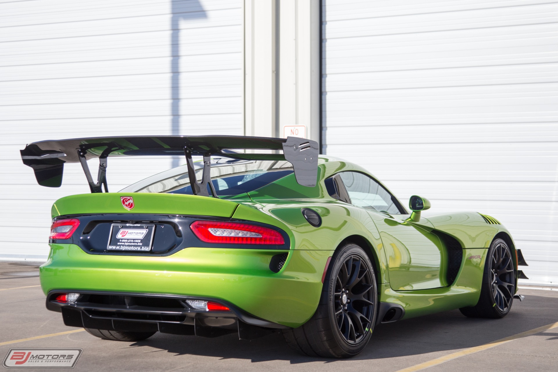 Used-2017-Dodge-Viper-ACR-Extreme-Snakeskin-Green--25