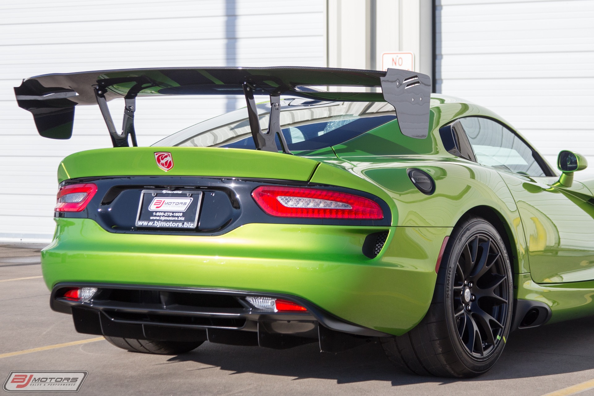 Used-2017-Dodge-Viper-ACR-Extreme-Snakeskin-Green--25