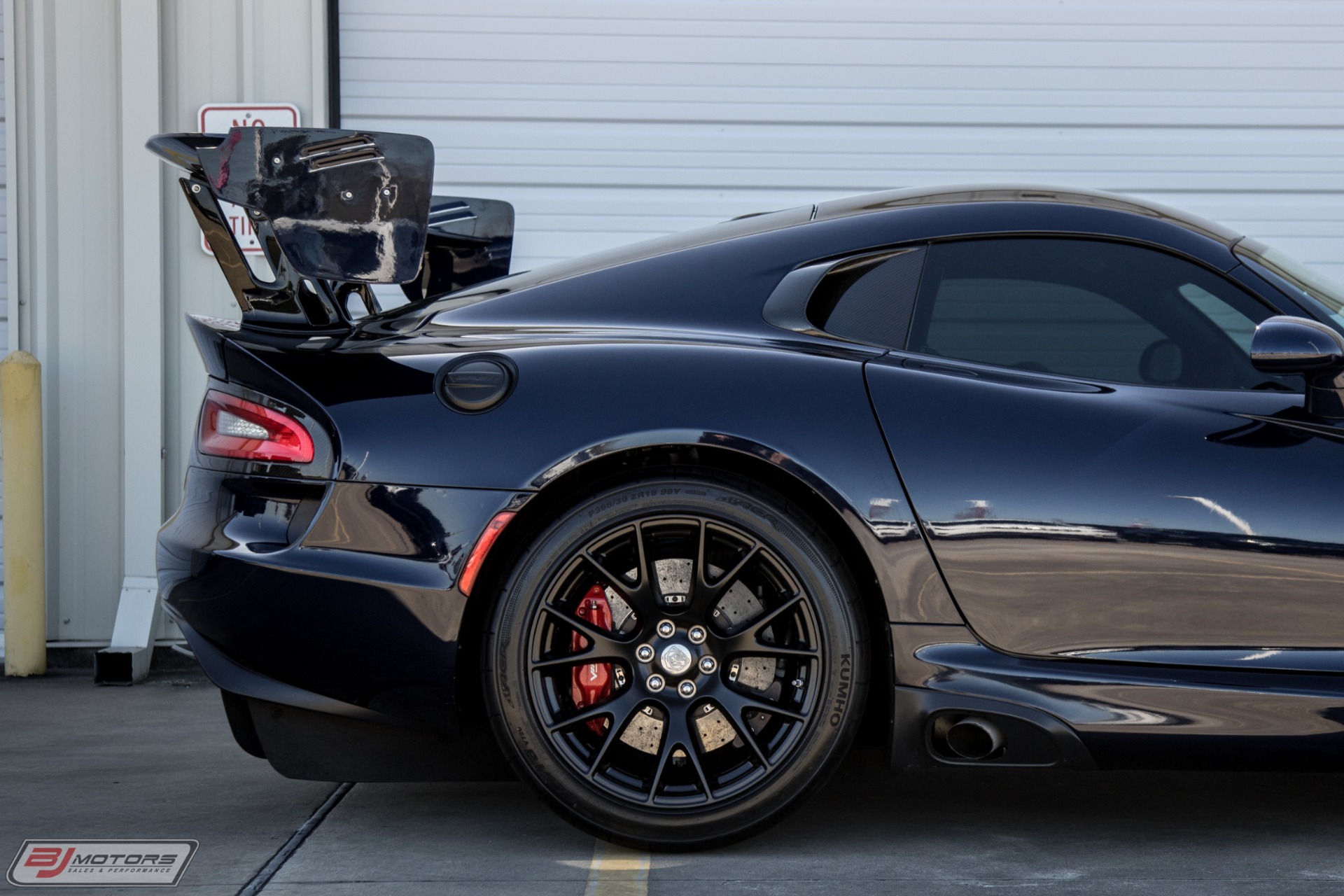 Used-2016-Dodge-Viper-ACR-Extreme