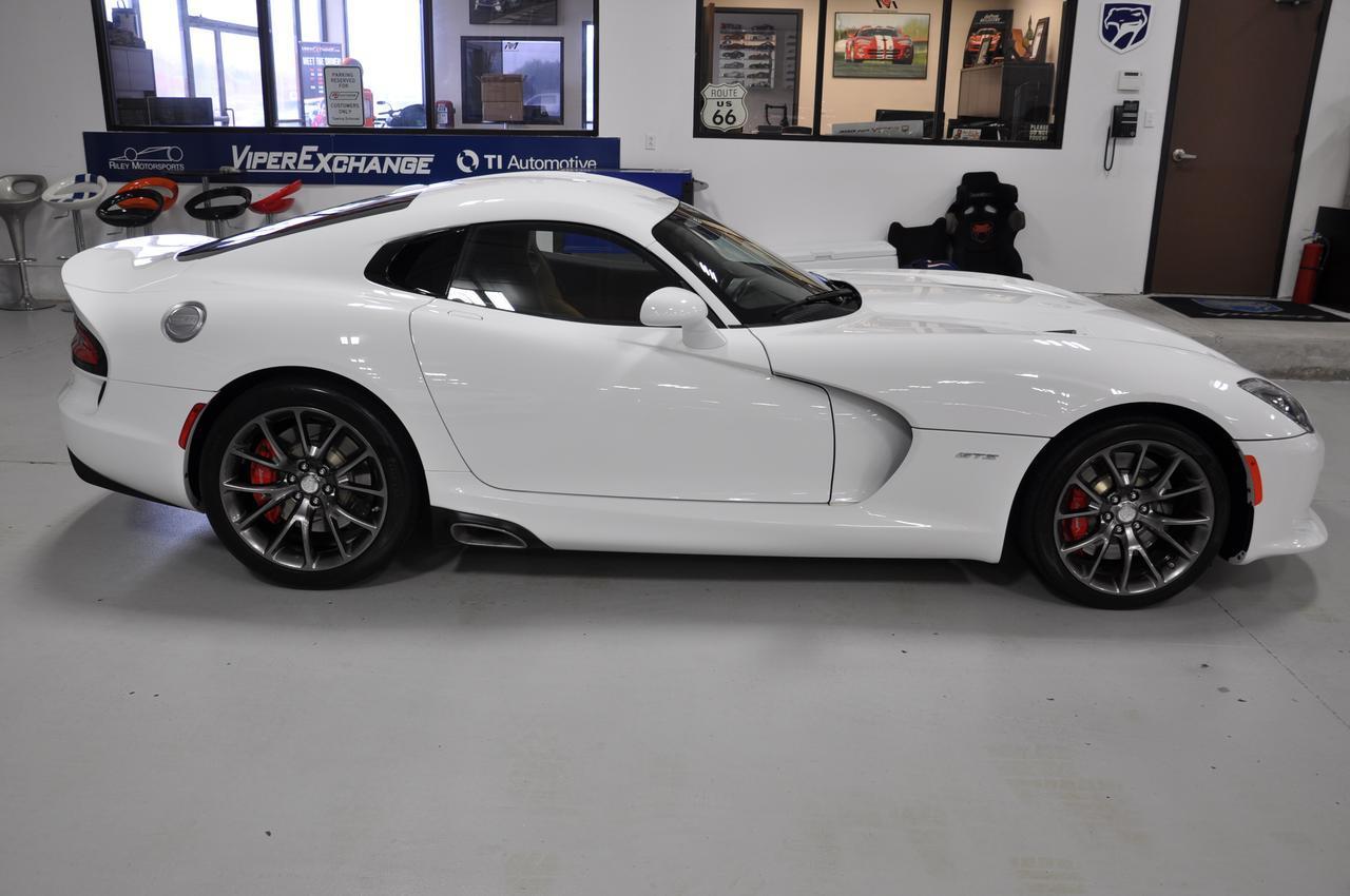 Used-2014-Dodge-SRT-Viper-GTS