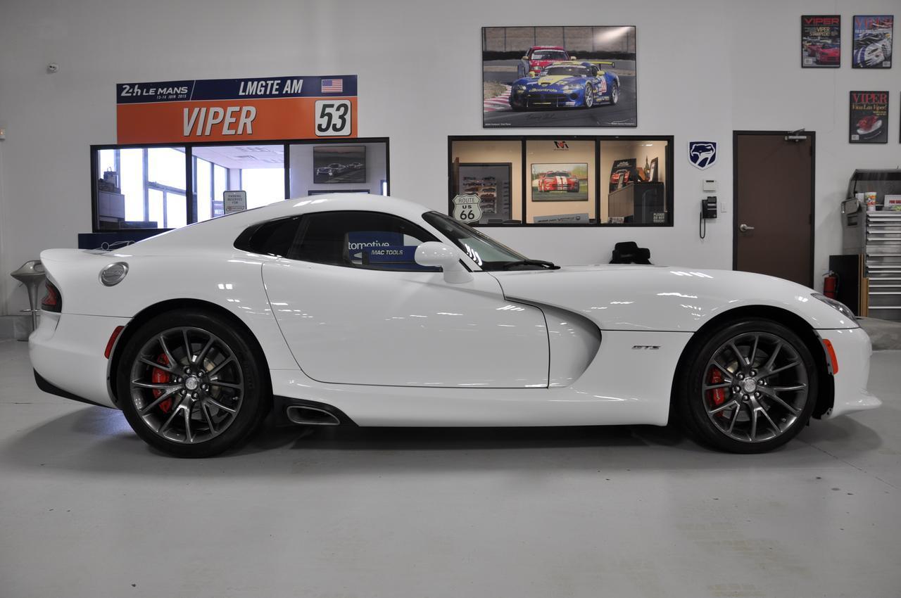 Used-2014-Dodge-SRT-Viper-GTS