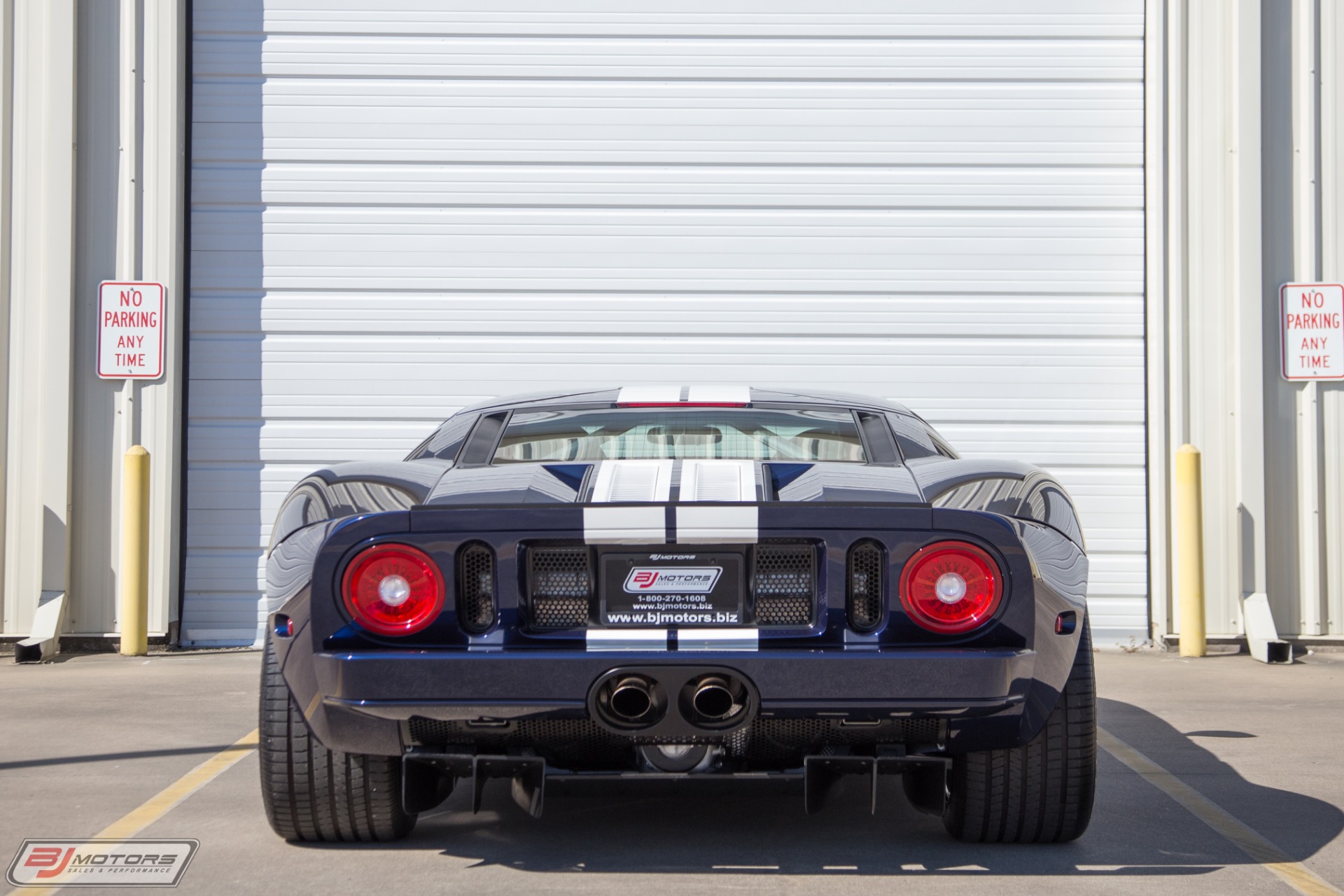 Used-2006-Ford-GT-Midnight-Blue-with-White-Stripes