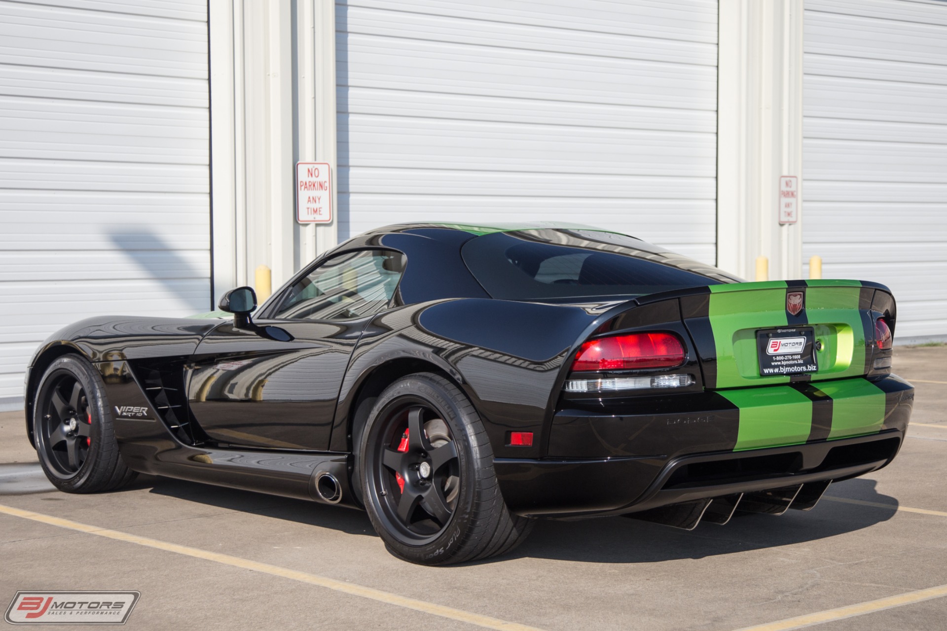 Used-2010-Dodge-Viper-SRT-10