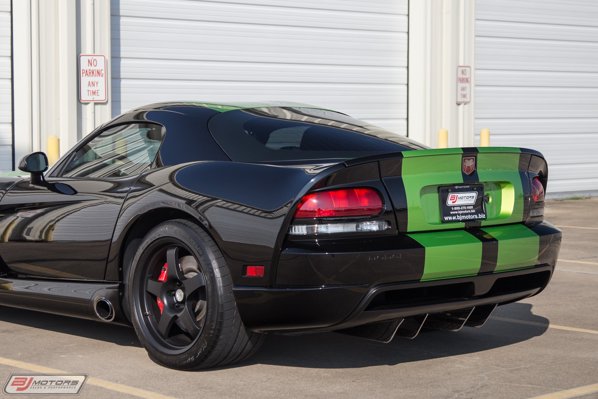 Used-2010-Dodge-Viper-SRT-10