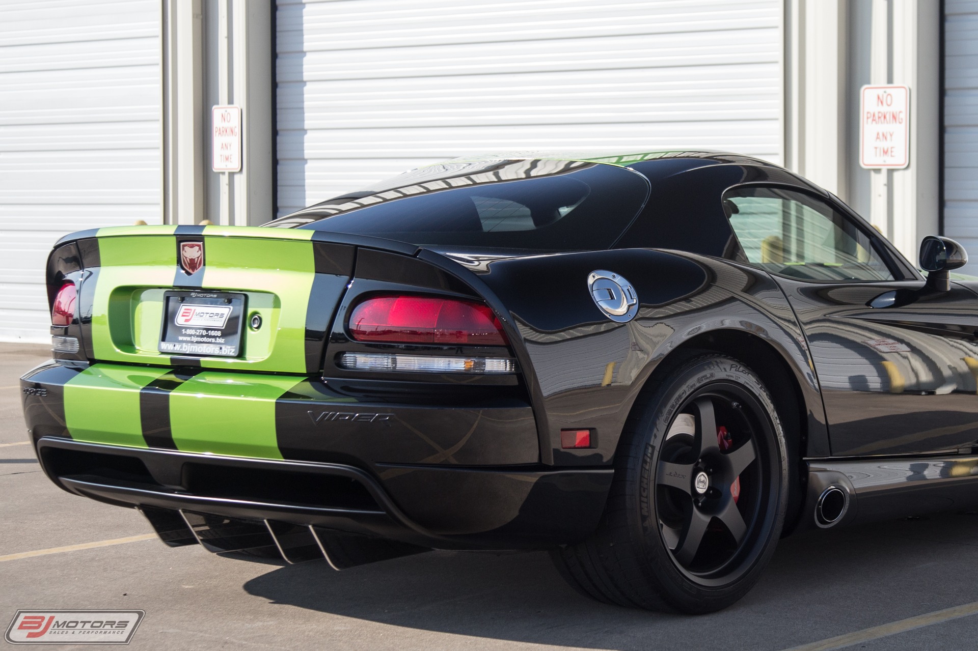 Used-2010-Dodge-Viper-SRT-10