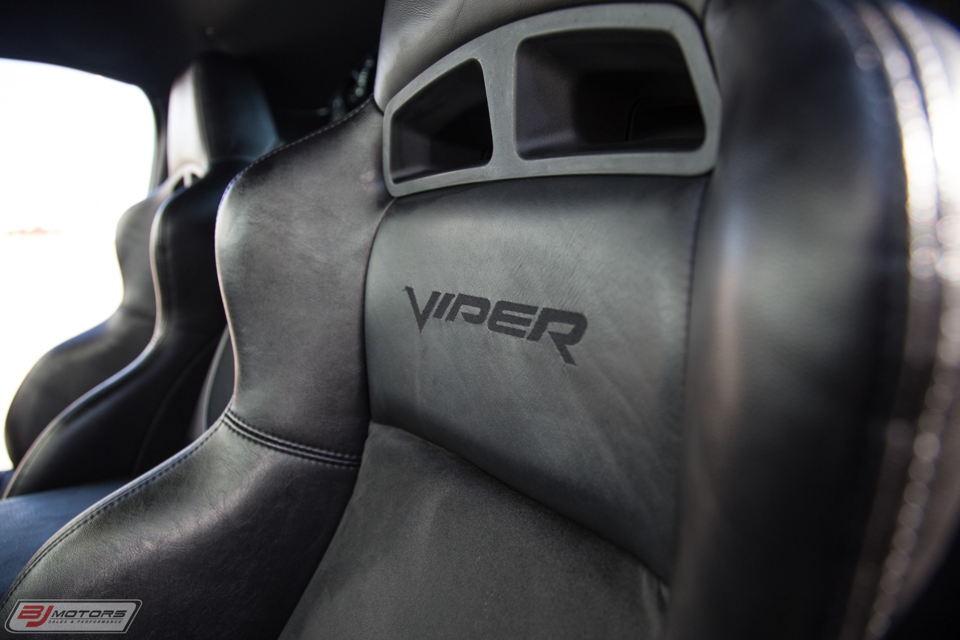 Used-2010-Dodge-Viper-SRT-10