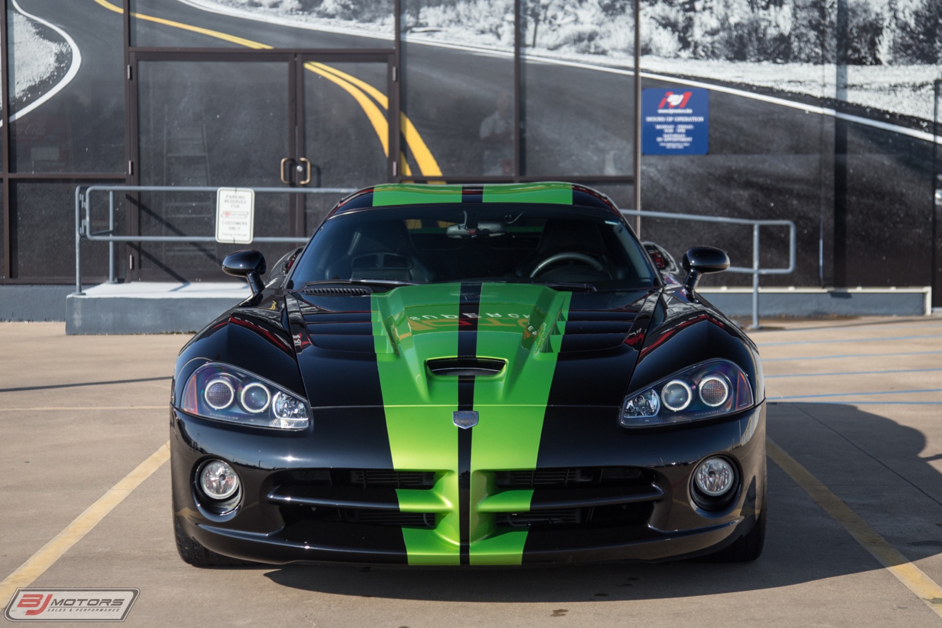 Used-2010-Dodge-Viper-SRT-10