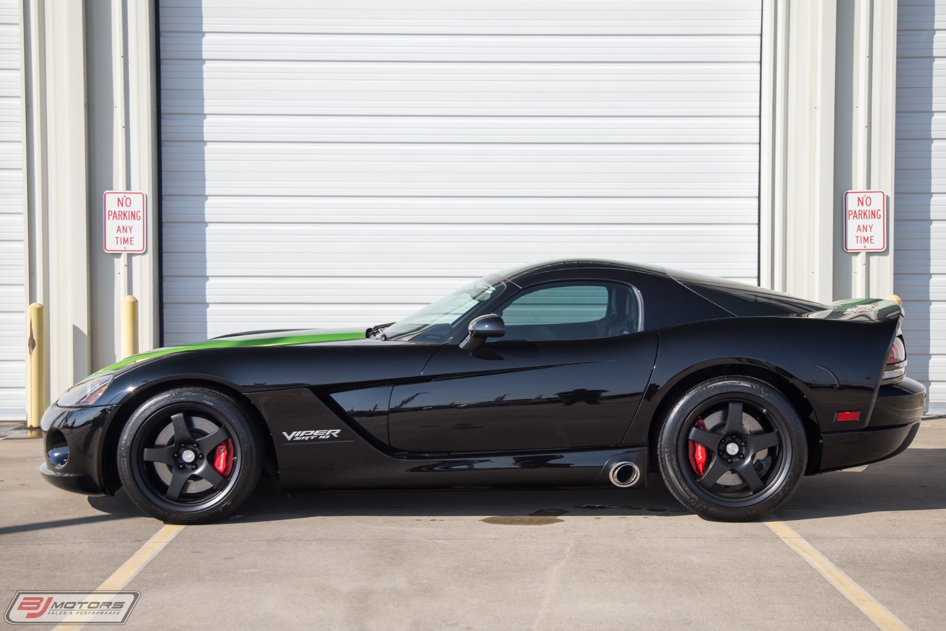 Used-2010-Dodge-Viper-SRT-10