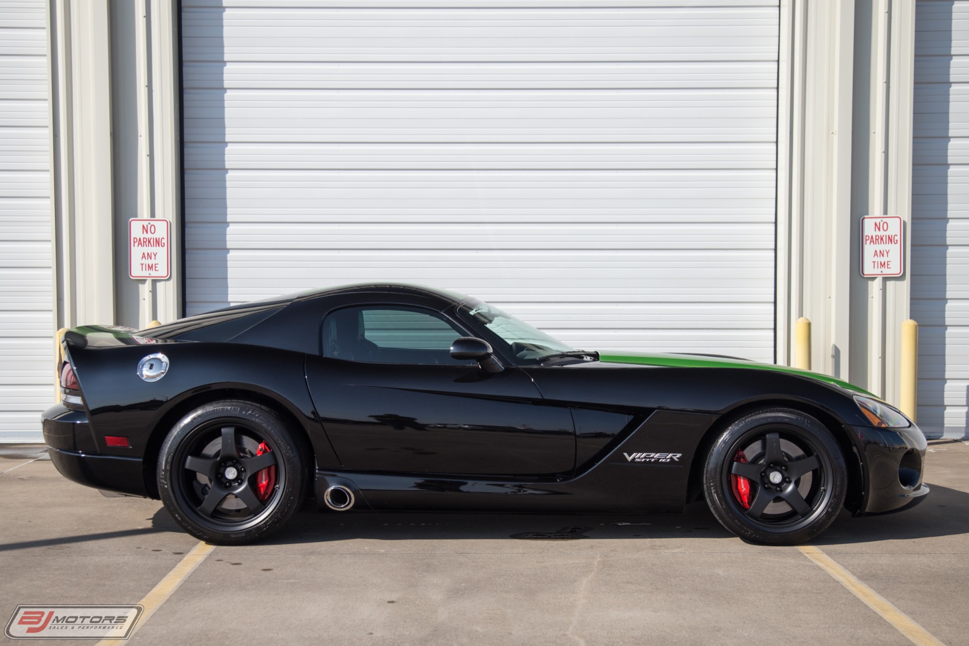 Used-2010-Dodge-Viper-SRT-10