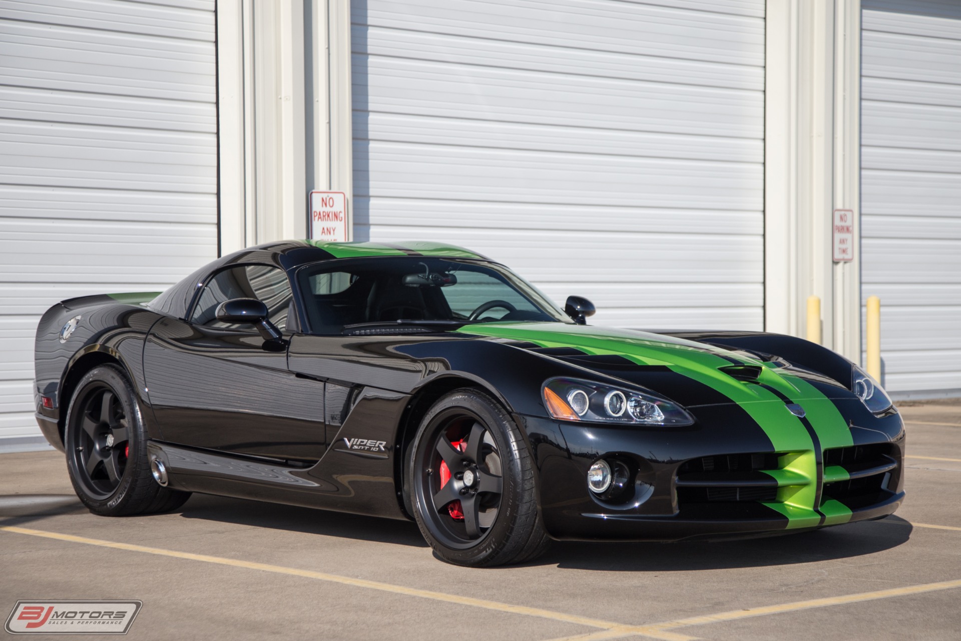 Used-2010-Dodge-Viper-SRT-10