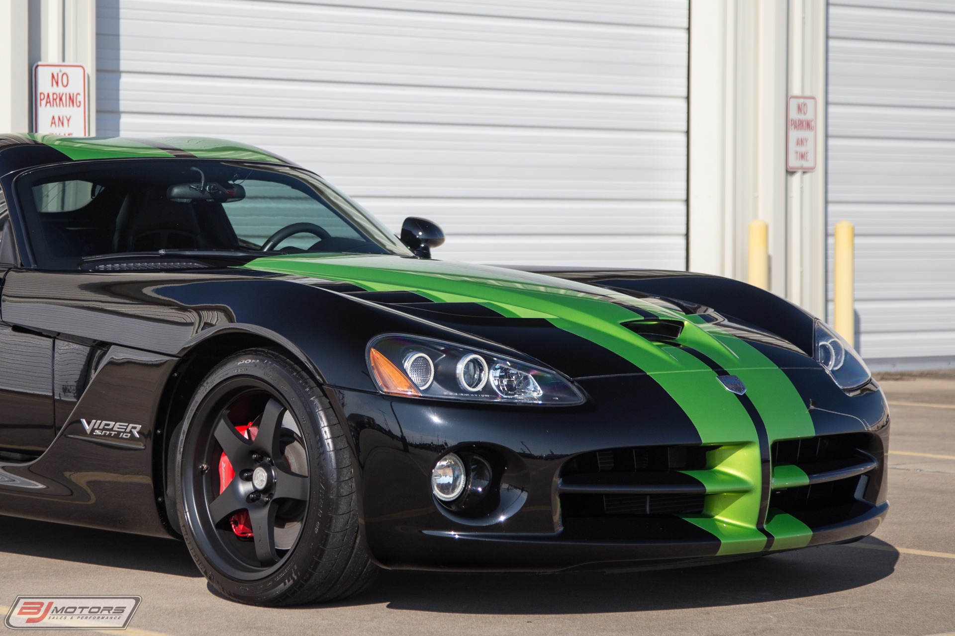 Used-2010-Dodge-Viper-SRT-10