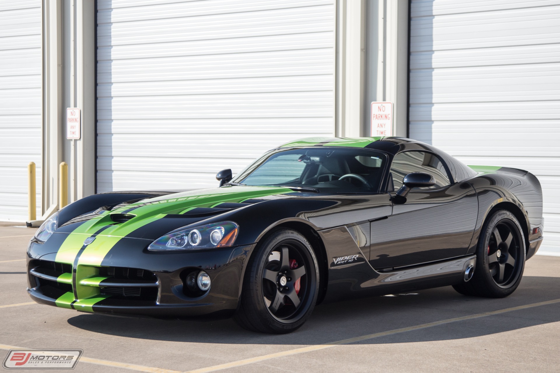 Used-2010-Dodge-Viper-SRT-10