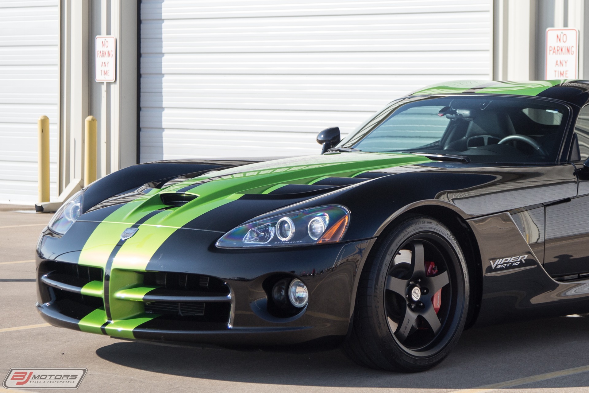 Used-2010-Dodge-Viper-SRT-10