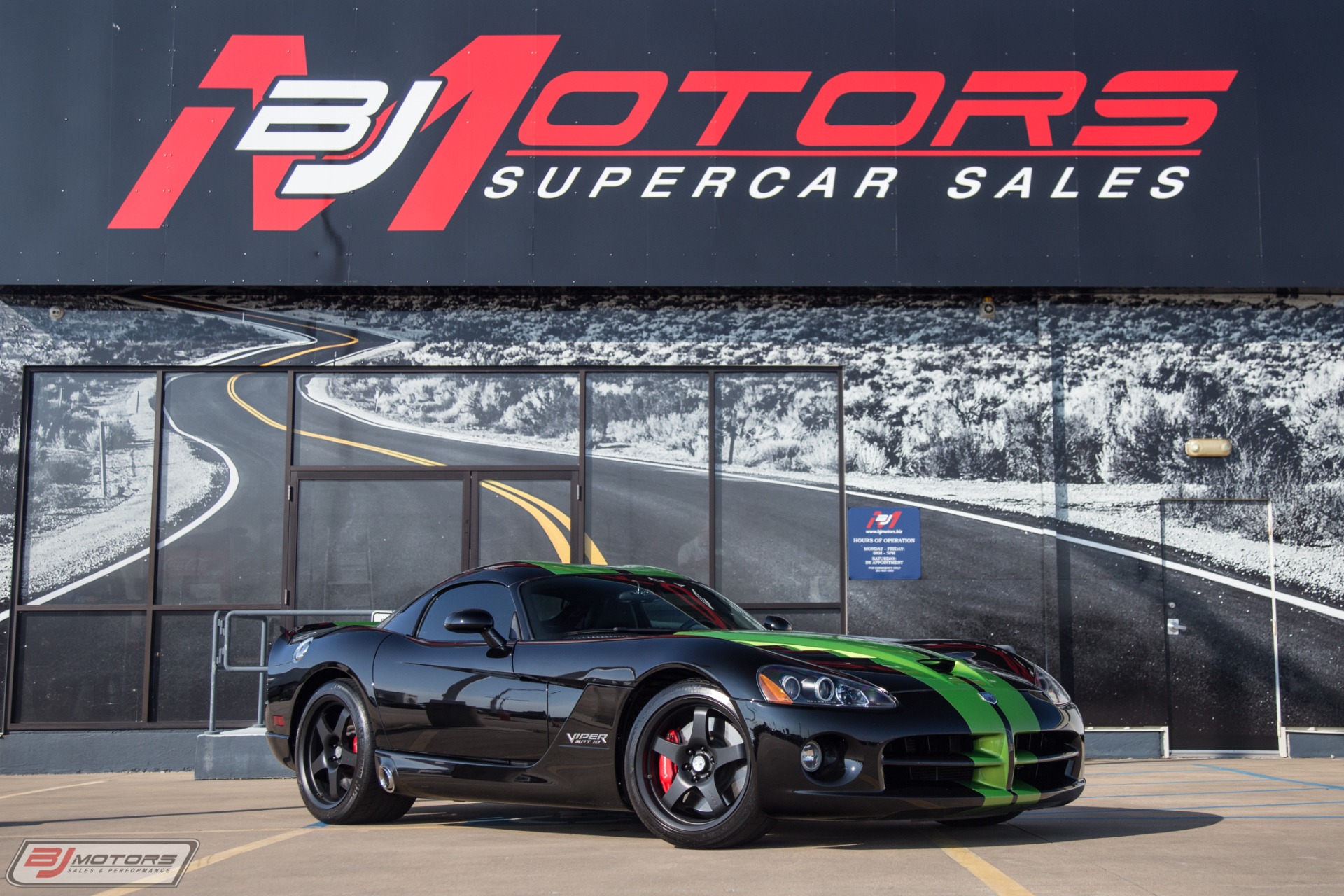 Used-2010-Dodge-Viper-SRT-10