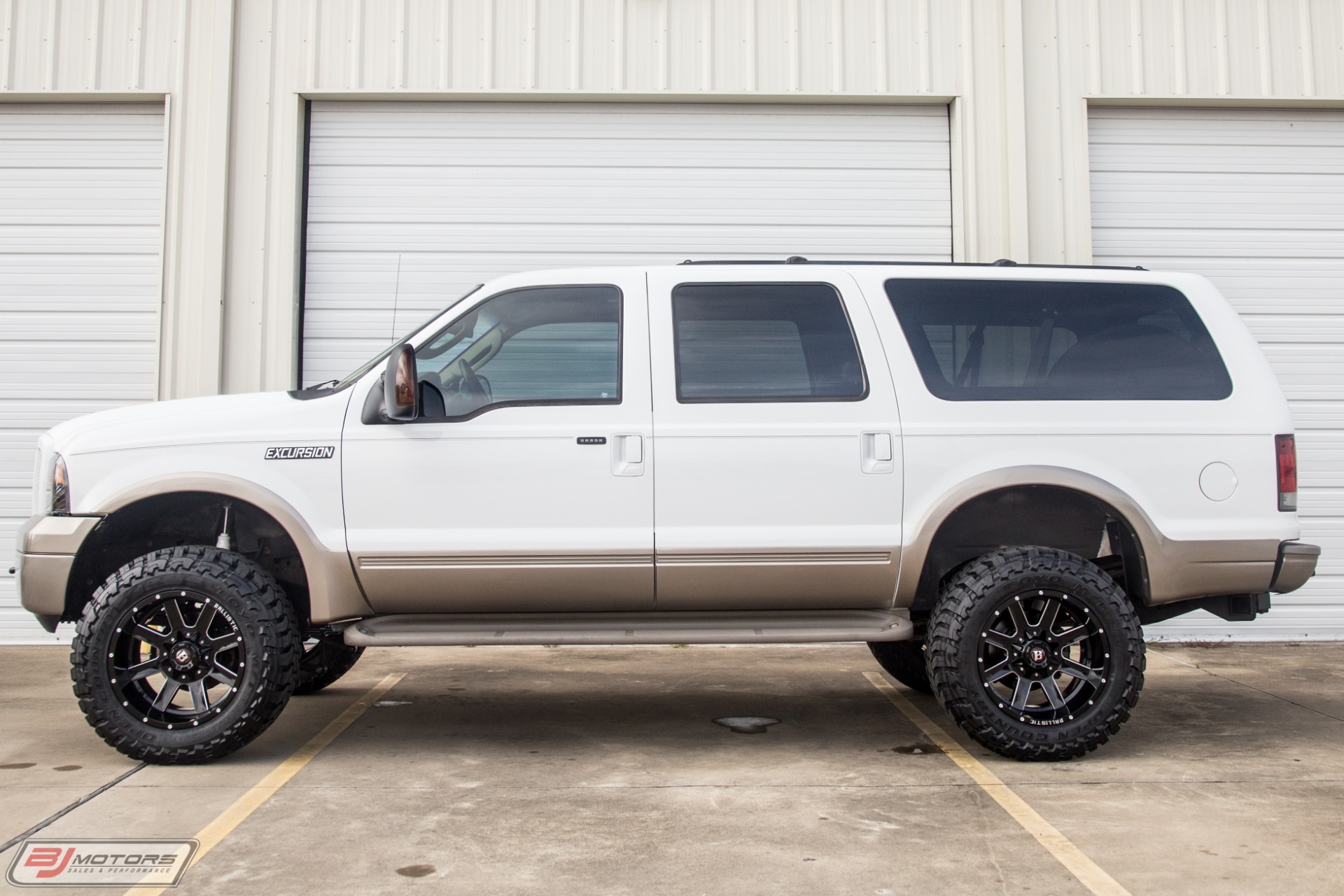 Used-2005-Ford-Excursion-Eddie-Bauer