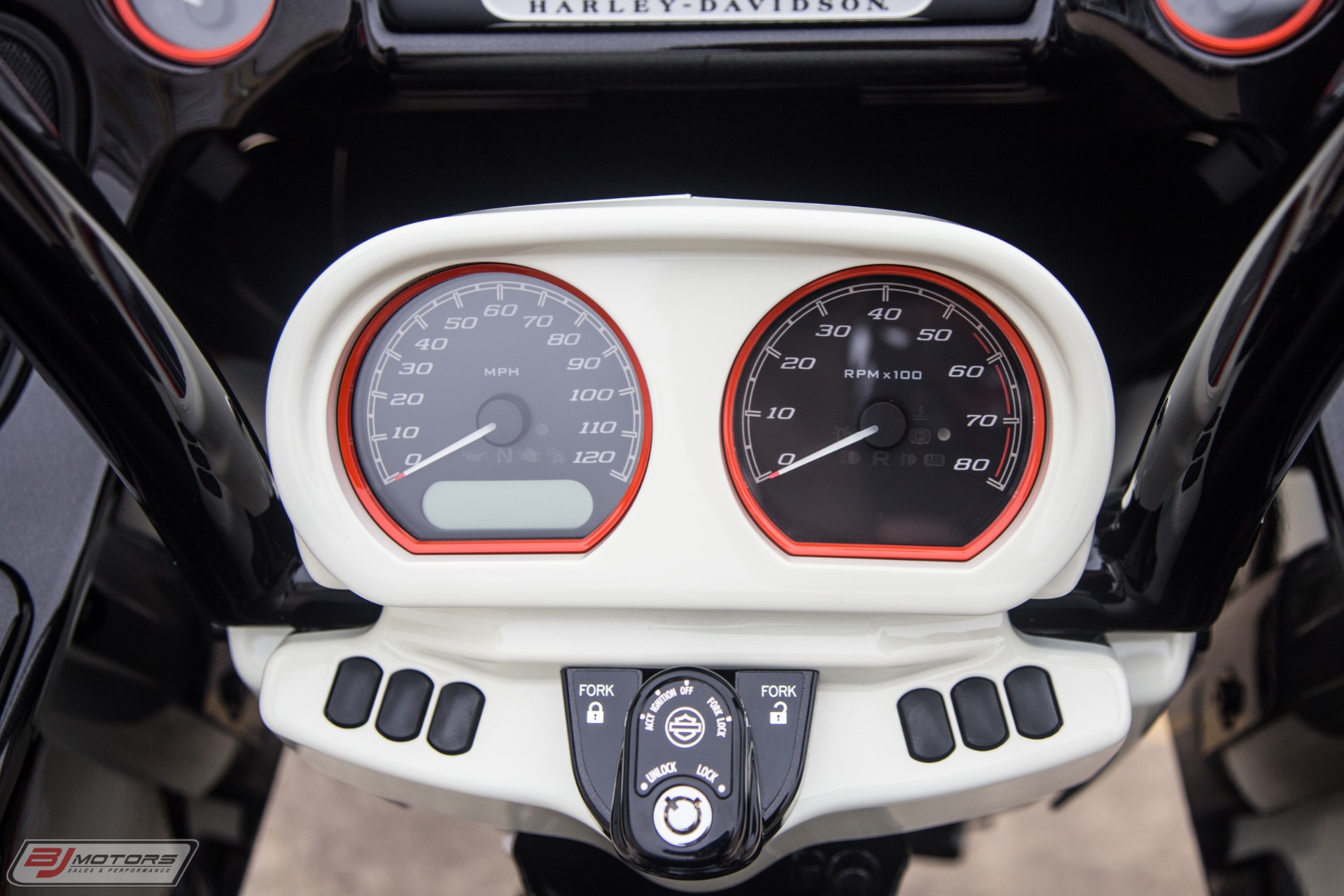 Used-2018-Harley-Davidson-Road-Glide-Custom-Bagger