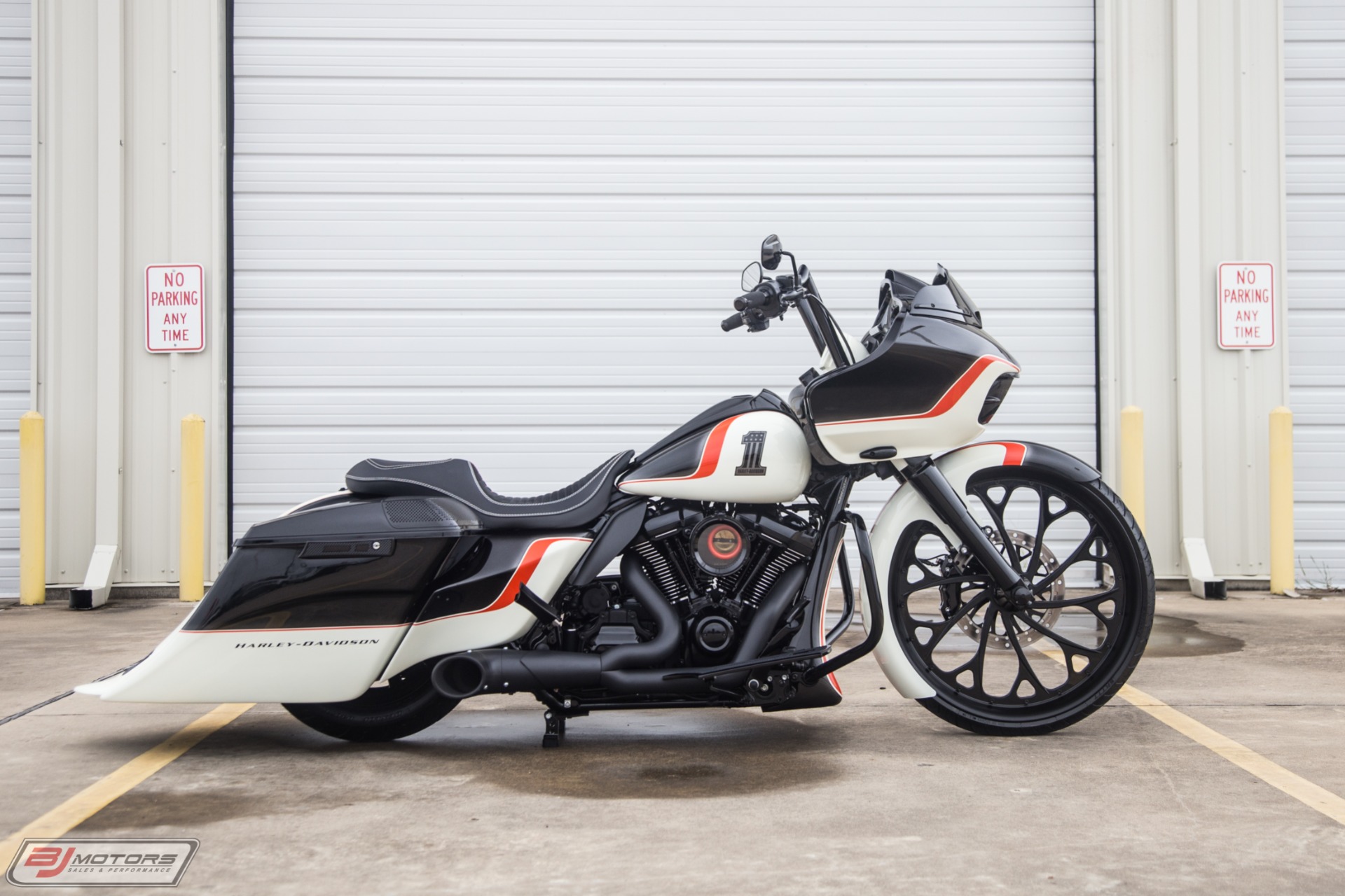 Used-2018-Harley-Davidson-Road-Glide-Custom-Bagger