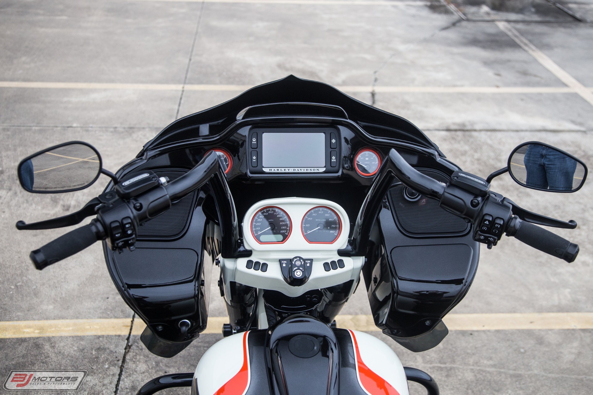 Used-2018-Harley-Davidson-Road-Glide-Custom-Bagger