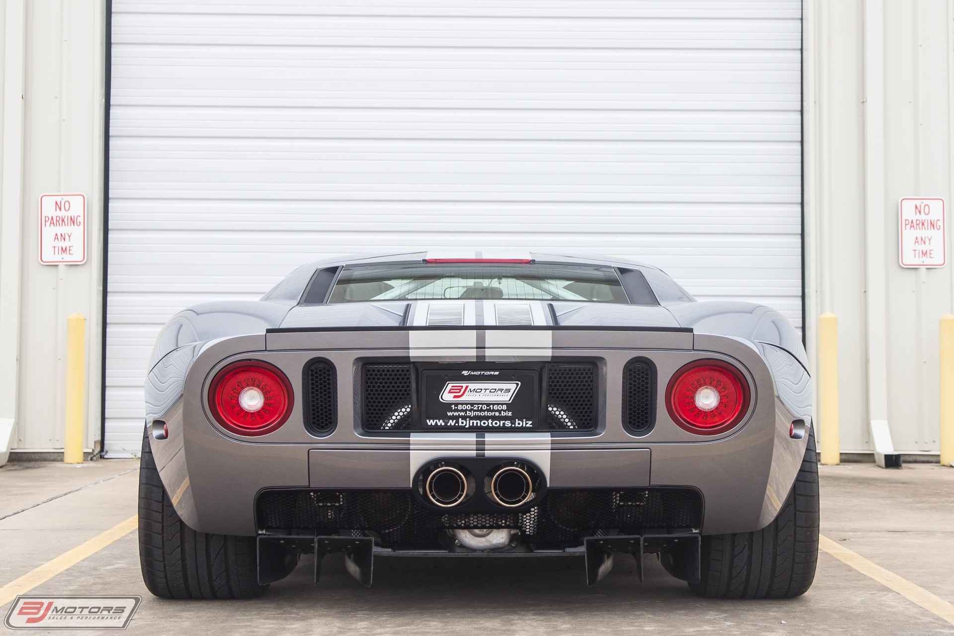 Used-2006-Ford-GT-in-Tungsten-with-Silver-Stripes-Red-Calipers-3-Option-Ford-GT