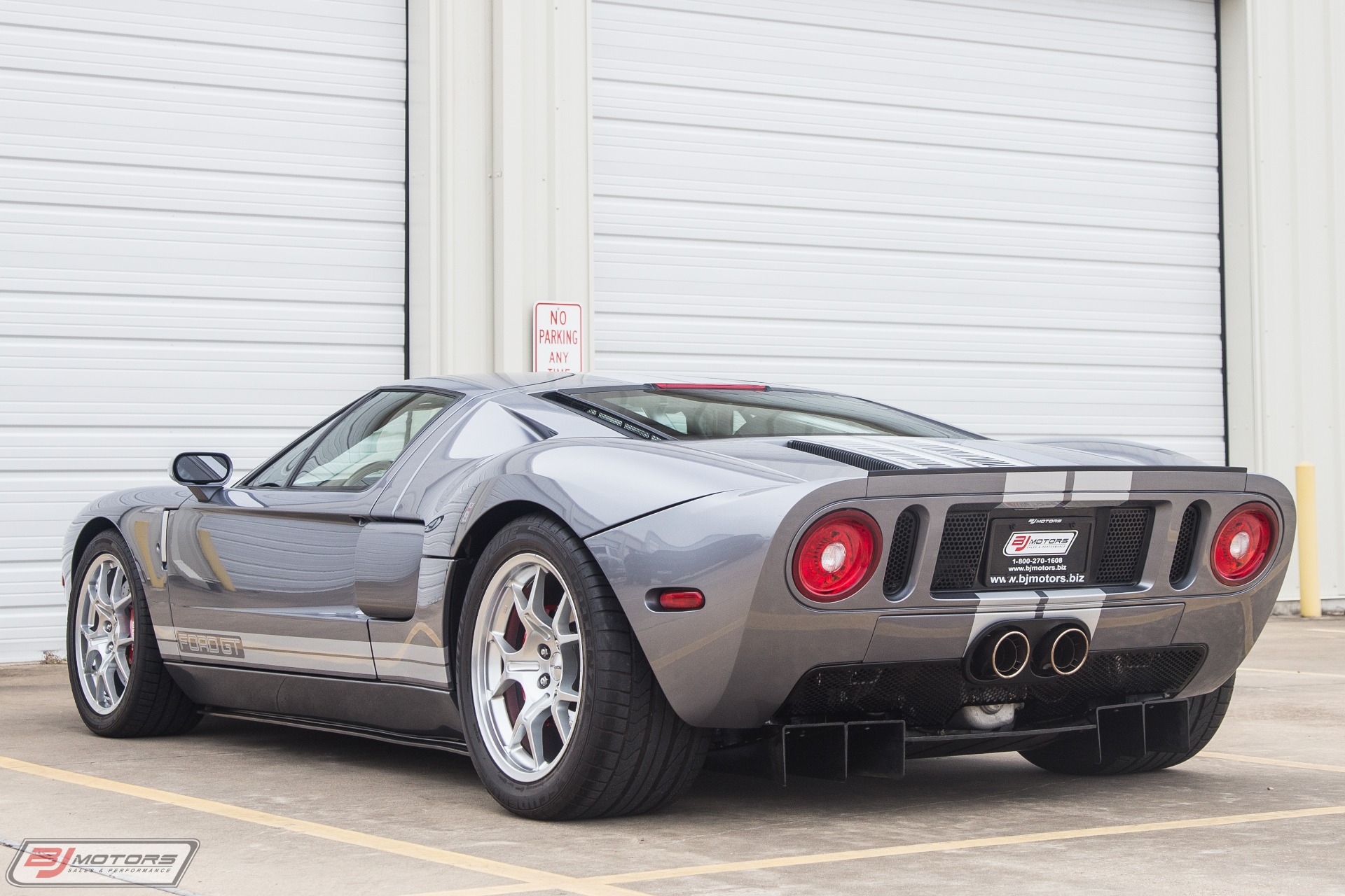Used-2006-Ford-GT-in-Tungsten-with-Silver-Stripes-Red-Calipers-3-Option-Ford-GT
