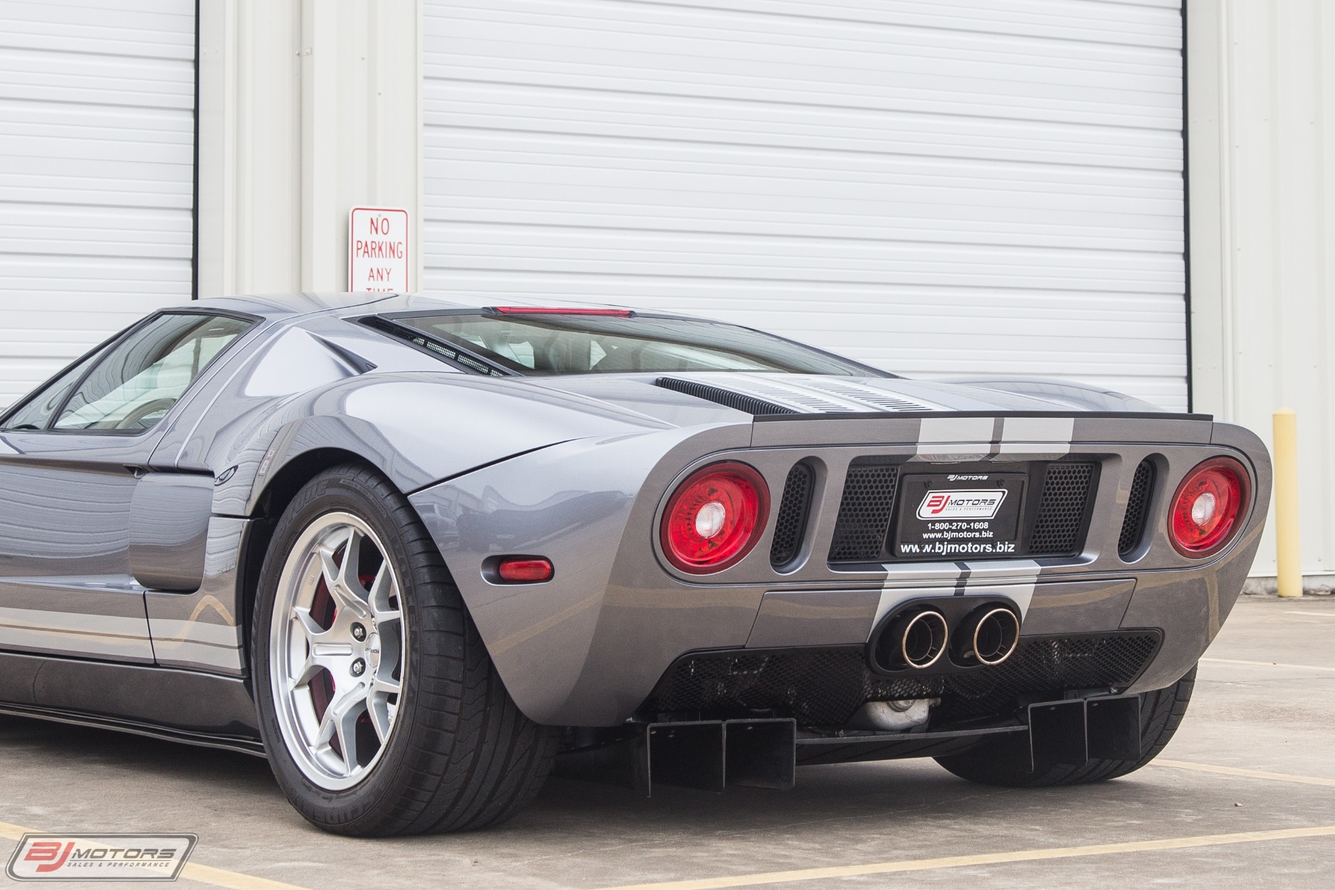 Used-2006-Ford-GT-in-Tungsten-with-Silver-Stripes-Red-Calipers-3-Option-Ford-GT