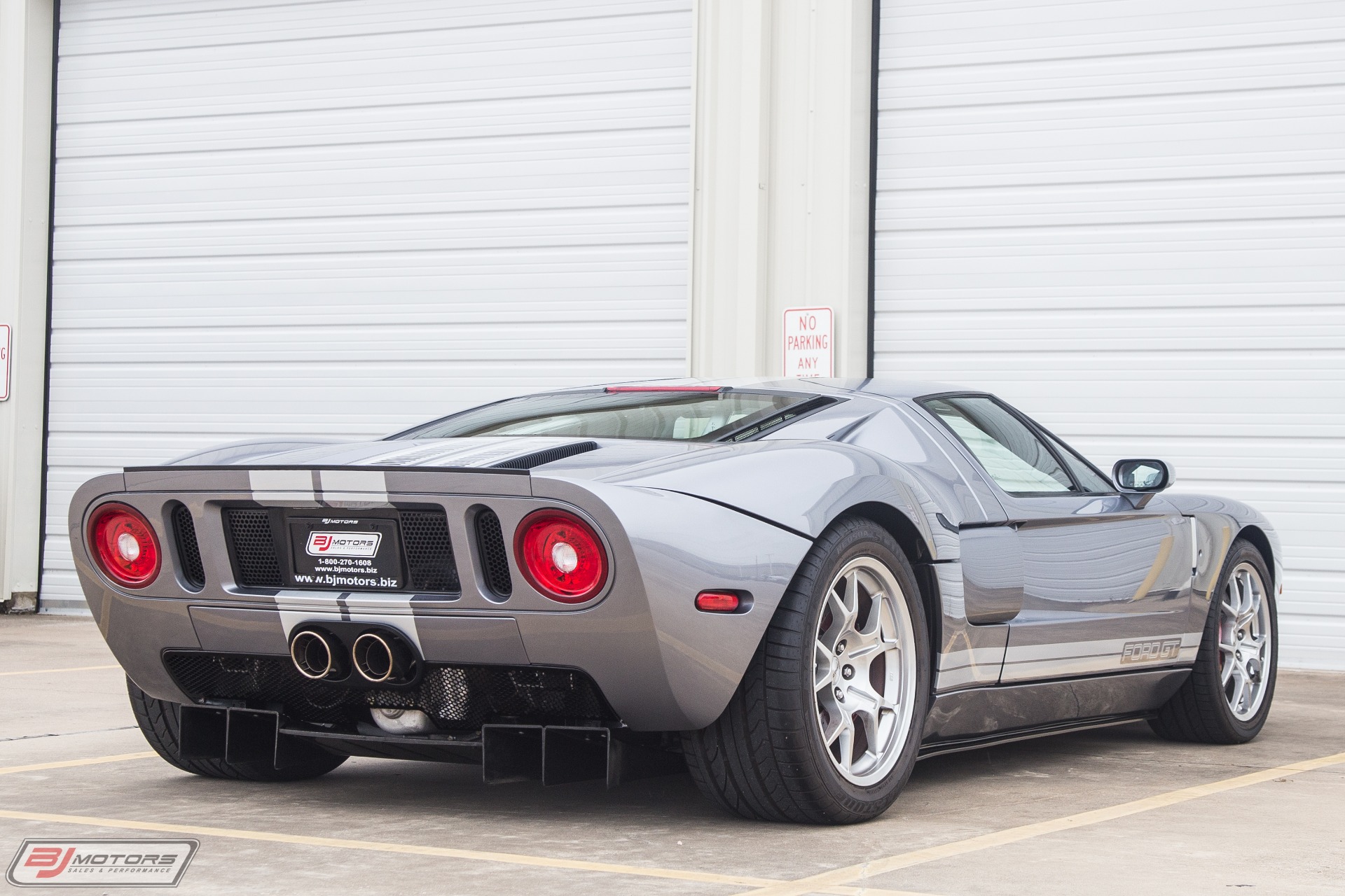 Used-2006-Ford-GT-in-Tungsten-with-Silver-Stripes-Red-Calipers-3-Option-Ford-GT