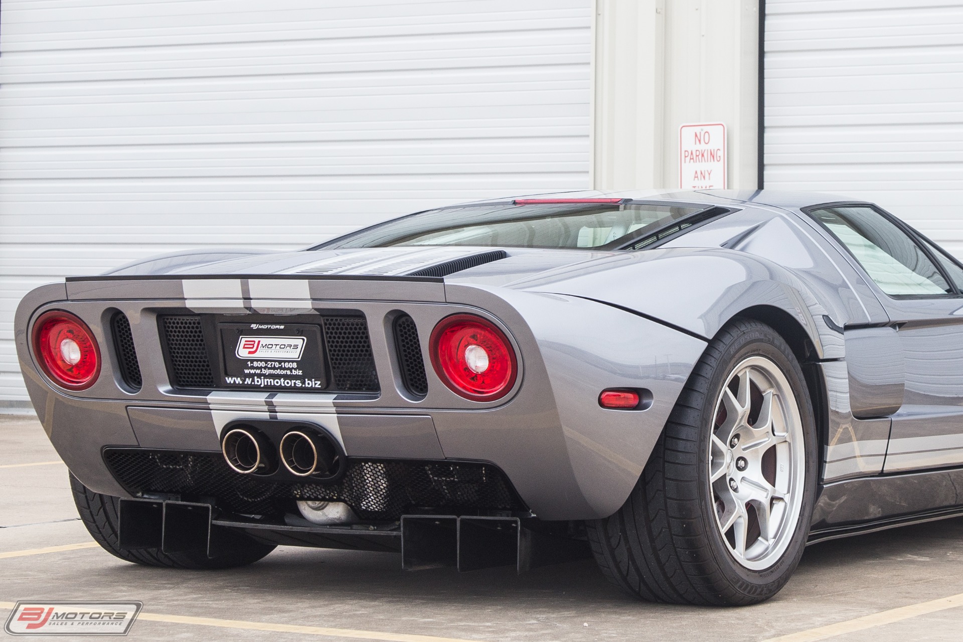 Used-2006-Ford-GT-in-Tungsten-with-Silver-Stripes-Red-Calipers-3-Option-Ford-GT