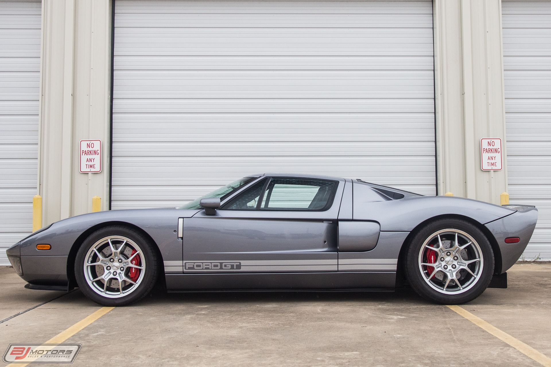 Used-2006-Ford-GT-in-Tungsten-with-Silver-Stripes-Red-Calipers-3-Option-Ford-GT