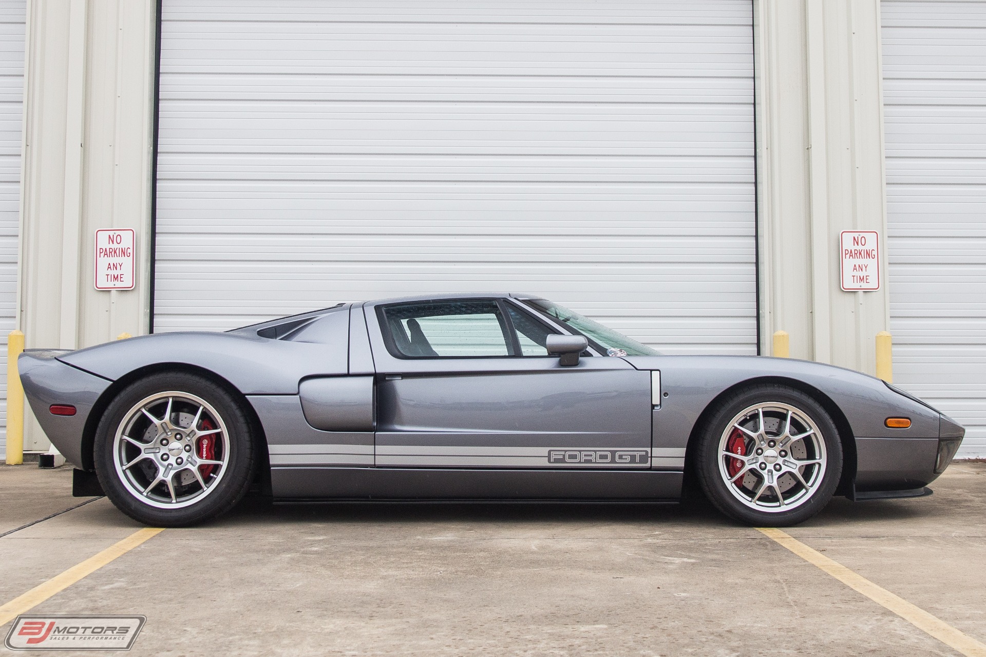 Used-2006-Ford-GT-in-Tungsten-with-Silver-Stripes-Red-Calipers-3-Option-Ford-GT