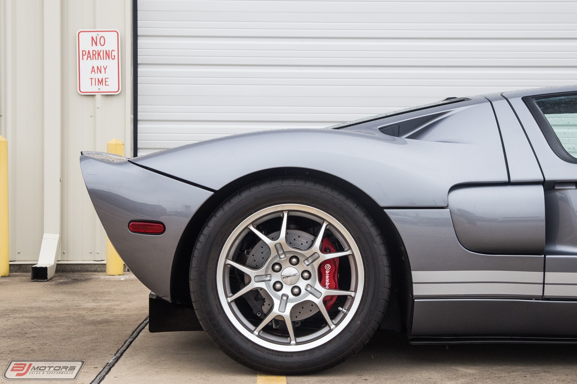 Used-2006-Ford-GT-in-Tungsten-with-Silver-Stripes-Red-Calipers-3-Option-Ford-GT